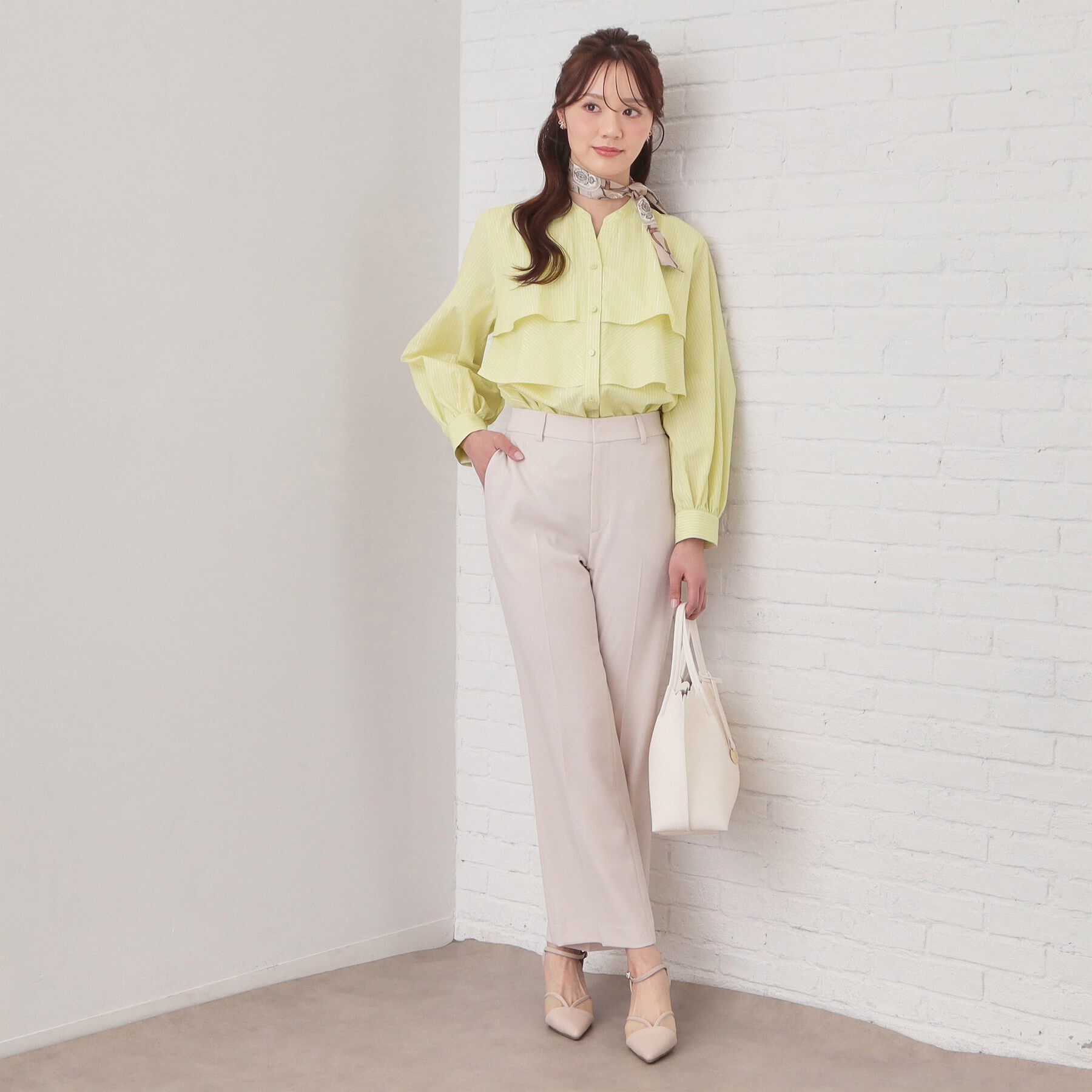 index「フリルキーネックシャツ【洗濯機OK/イージーアイロン/防シワ】《XS～LL/7col》」|シャツ・ブラウス|