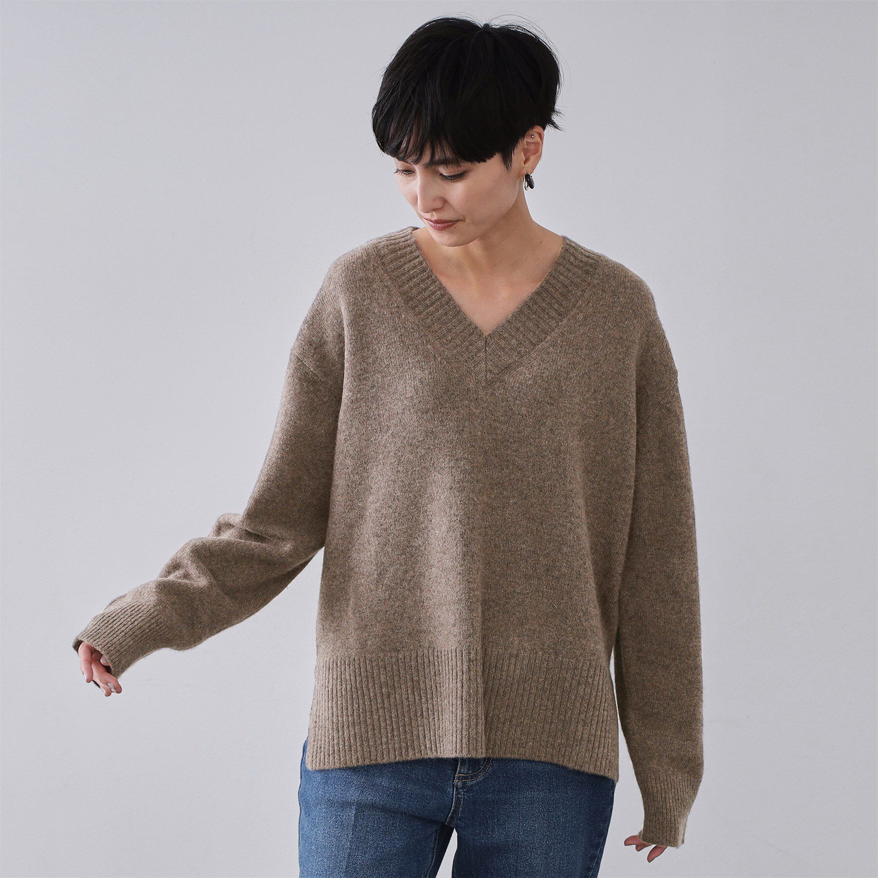 OPAQUE.CLIP「リラクシーVネックミドルゲージニット【洗える】」|ニット・セーター|