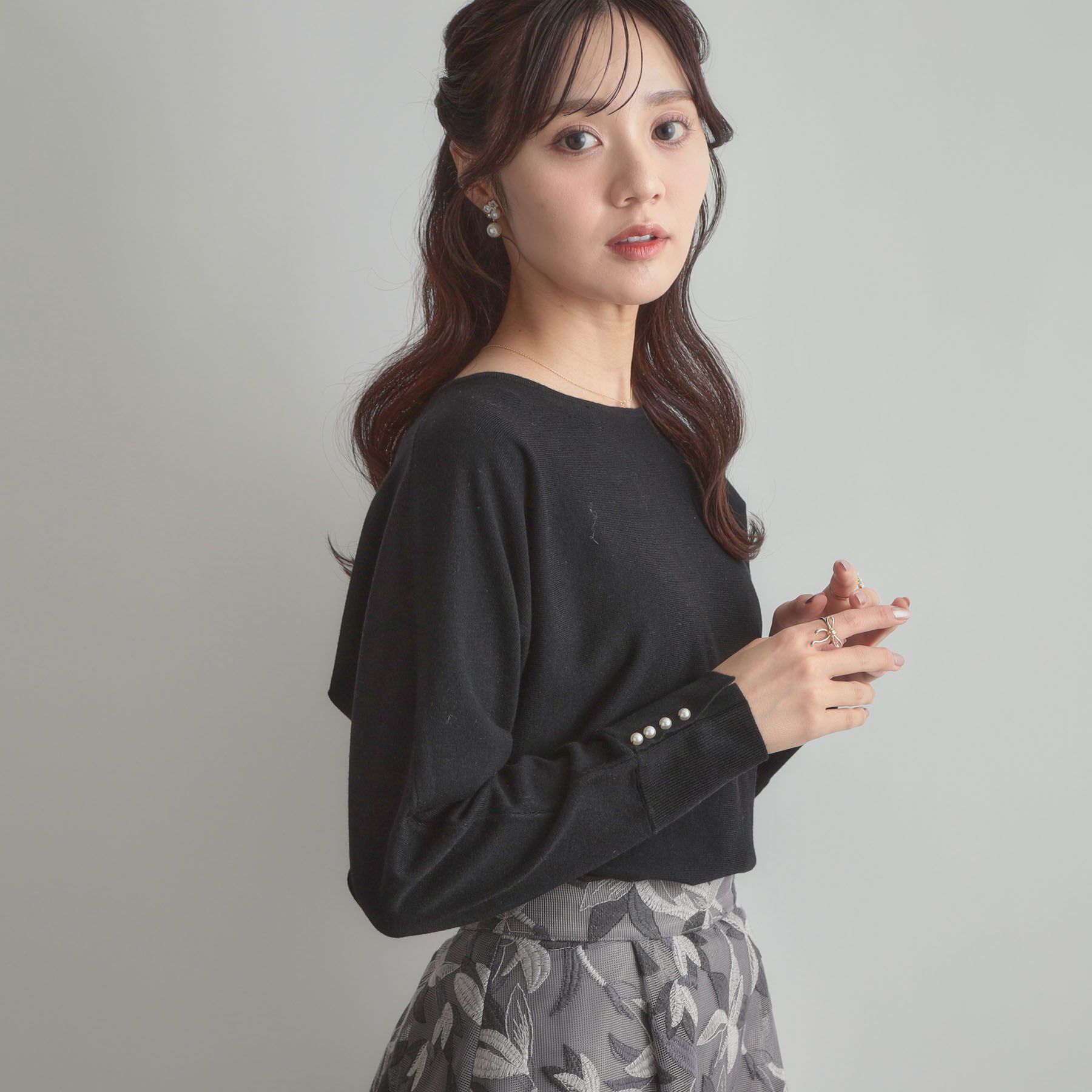 Couture broach「【大人上品・通勤・前後2WAY】バックパール調ドルマンニット」|ニット・セーター|