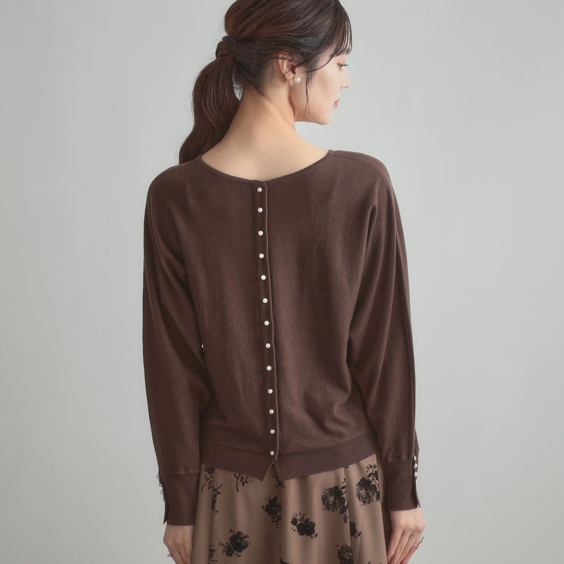 Couture broach「【大人上品・通勤・前後2WAY】バックパール調ドルマンニット」|ニット・セーター|