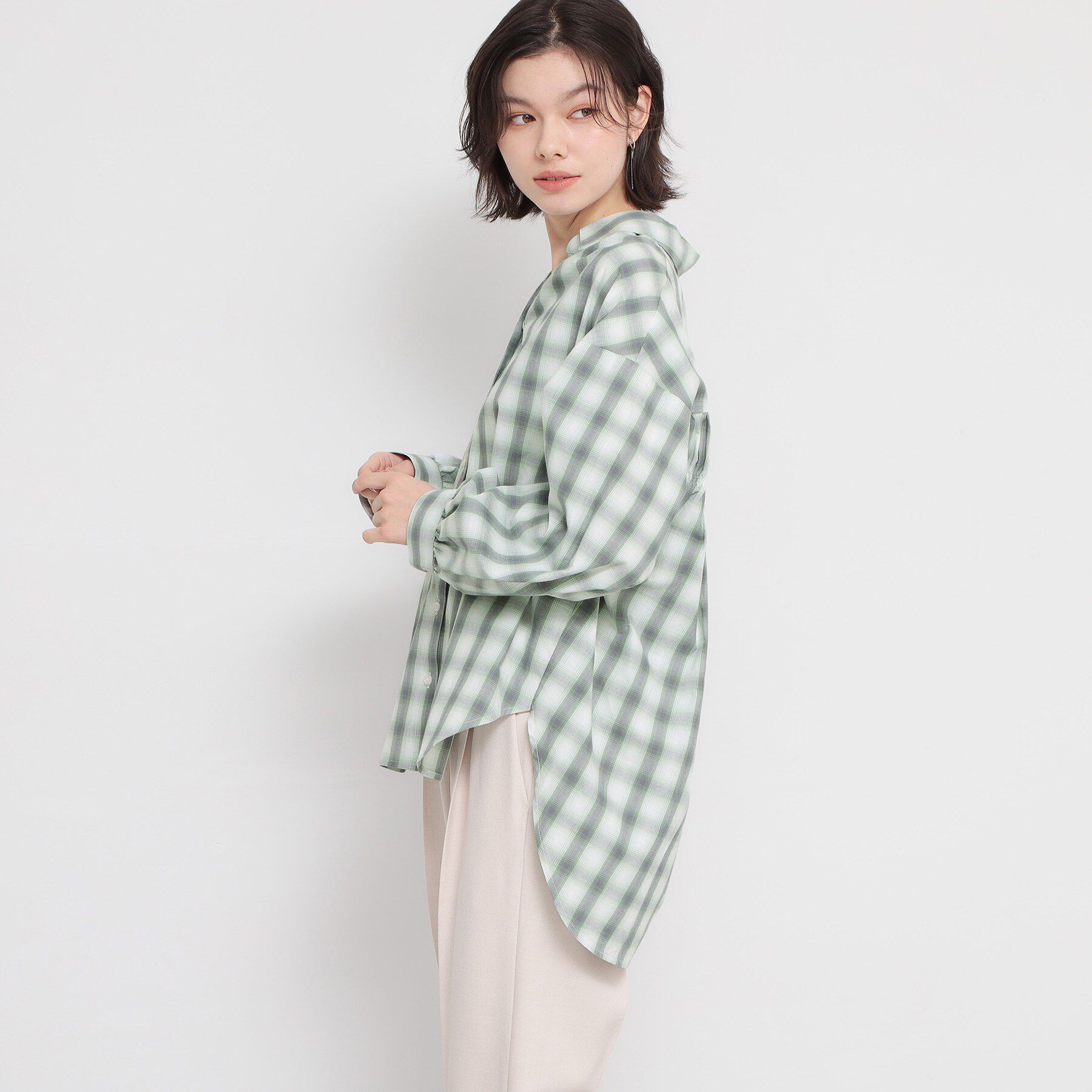 THE SHOP TK「【後ろ姿もサマになる】バックシャーリングシャツ」|シャツ・ブラウス|