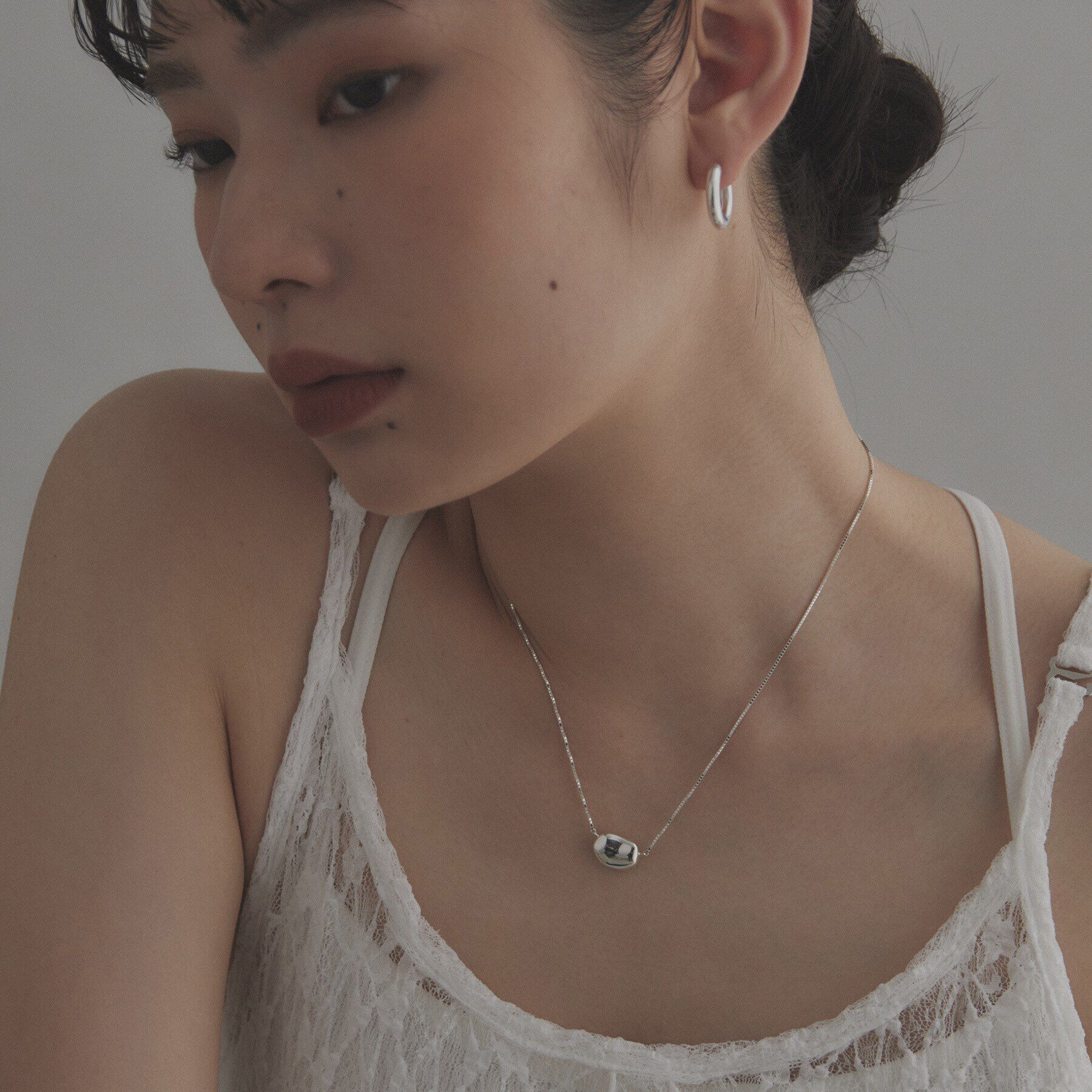 COCOSHNIK ONKITSCH「シルバー ニュアンスネック ビーンズ」|ネックレス|