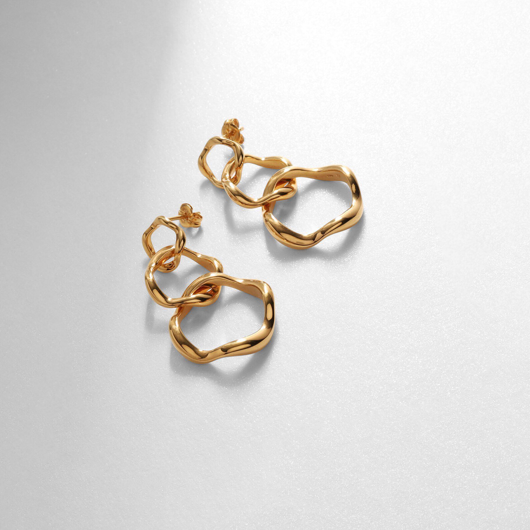 COCOSHNIK ONKITSCH「シルバー ニュアンスピアス トリプルフープ GP」|ピアス|ゴールド(600)