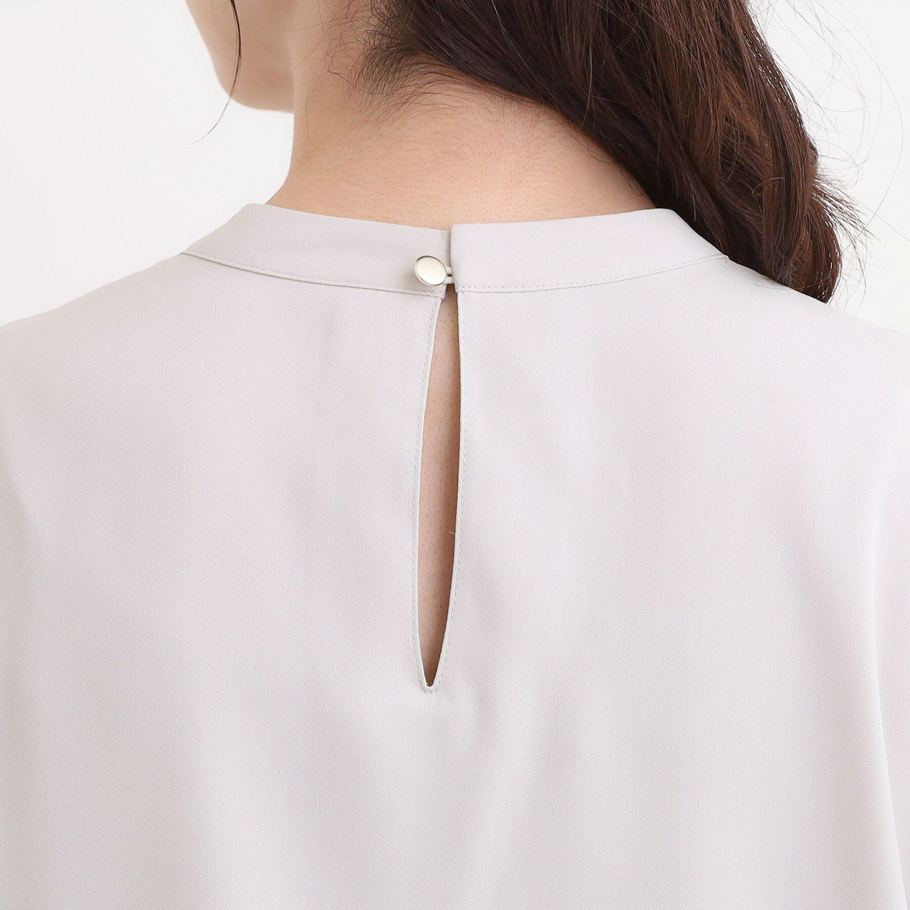 SHOO･LA･RUE「【洗濯機可/通勤】女性らしさとすっきり見えを叶える フロントプリーツブラウス」|シャツ・ブラウス|