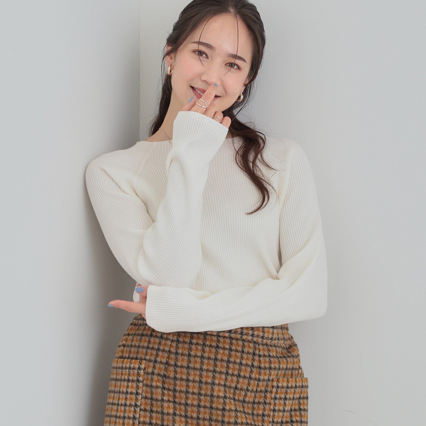 SHOO･LA･RUE「【絶妙なゆるピタ/洗濯機可】ちくちくしにくい リブハイネックやわらかニット」|ニット・セーター|オフホワイト(003