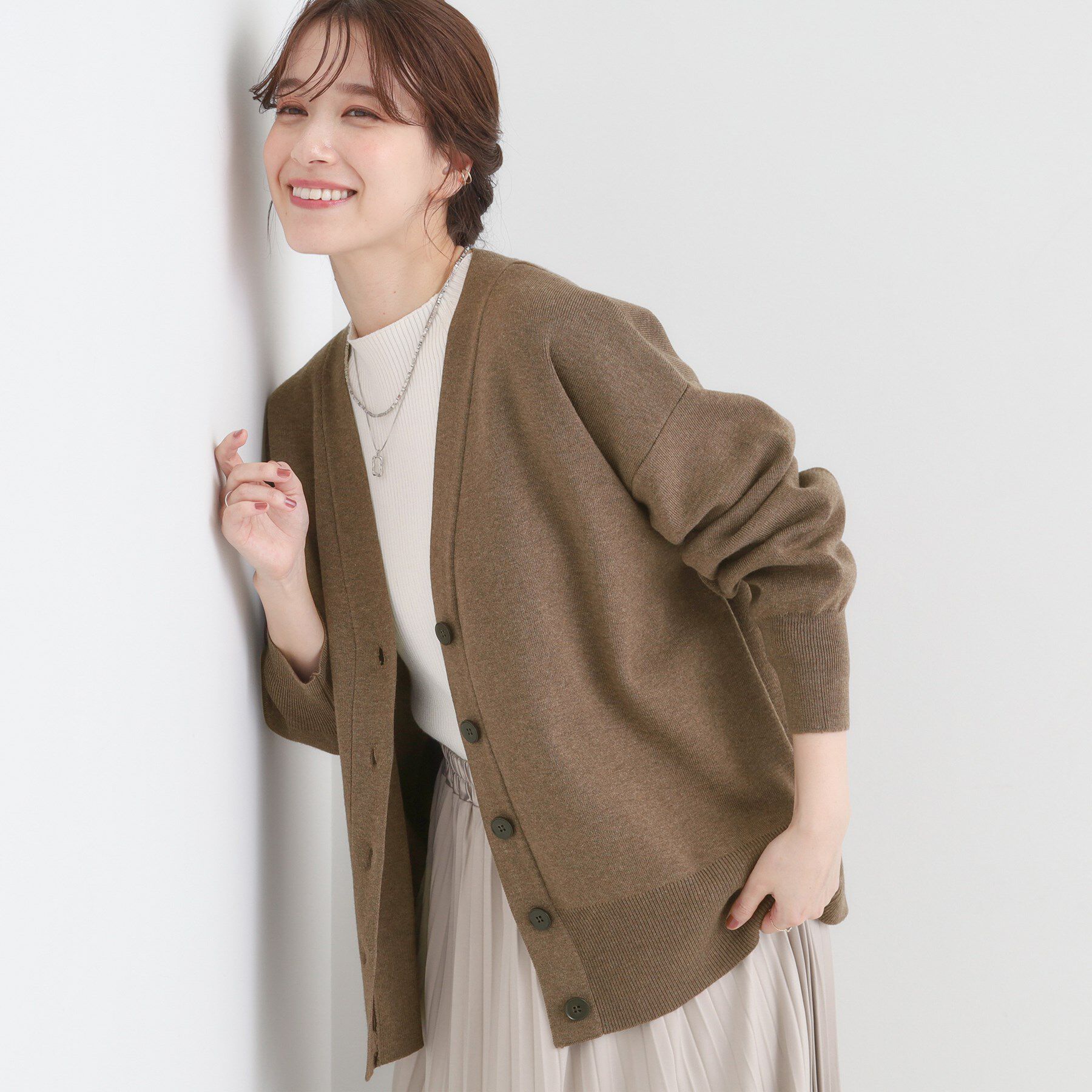 SHOO･LA･RUE「【洗える/毛玉レス】表面がきれいなVネックカーディガン」|カーディガン|モカブラウン(042