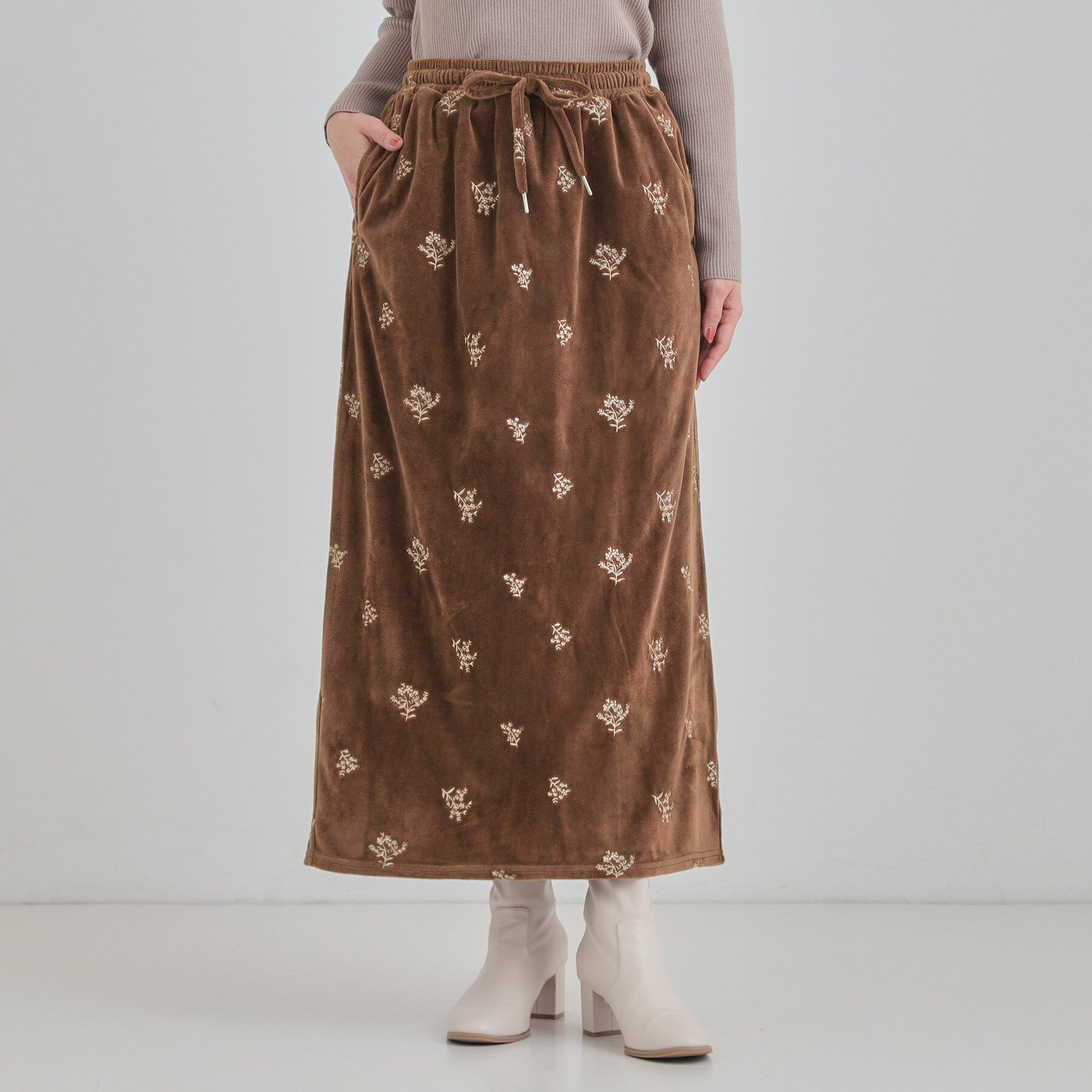 SHOO･LA･RUE「大人な小花柄が魅力の 刺繍ベロア調ナロースカート」|スカート|