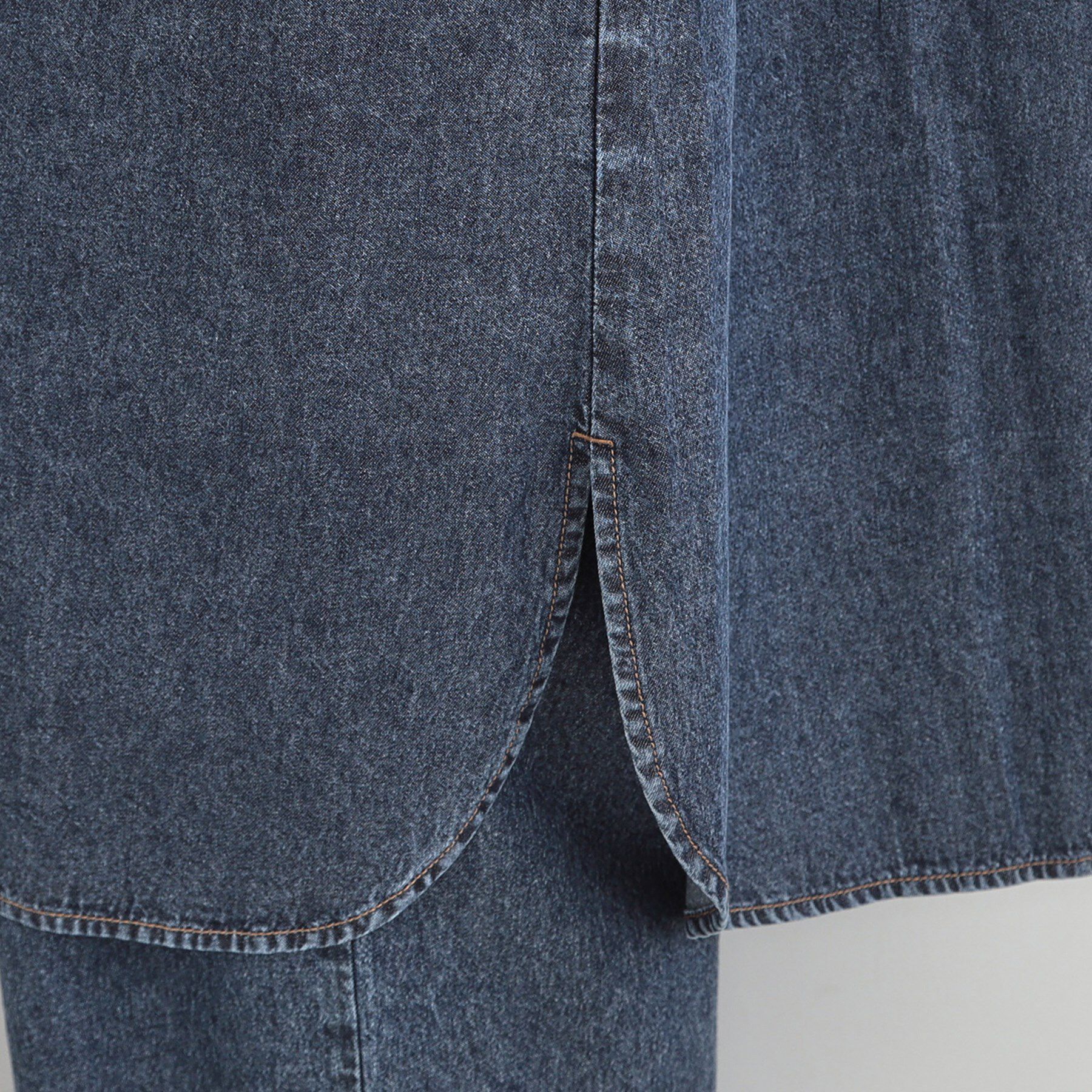 SHOO･LA･RUE「【ライトオンスデニム/S-LL】体型カバーにも 首元すっきり ロングデニムシャツ」|ワンピース|