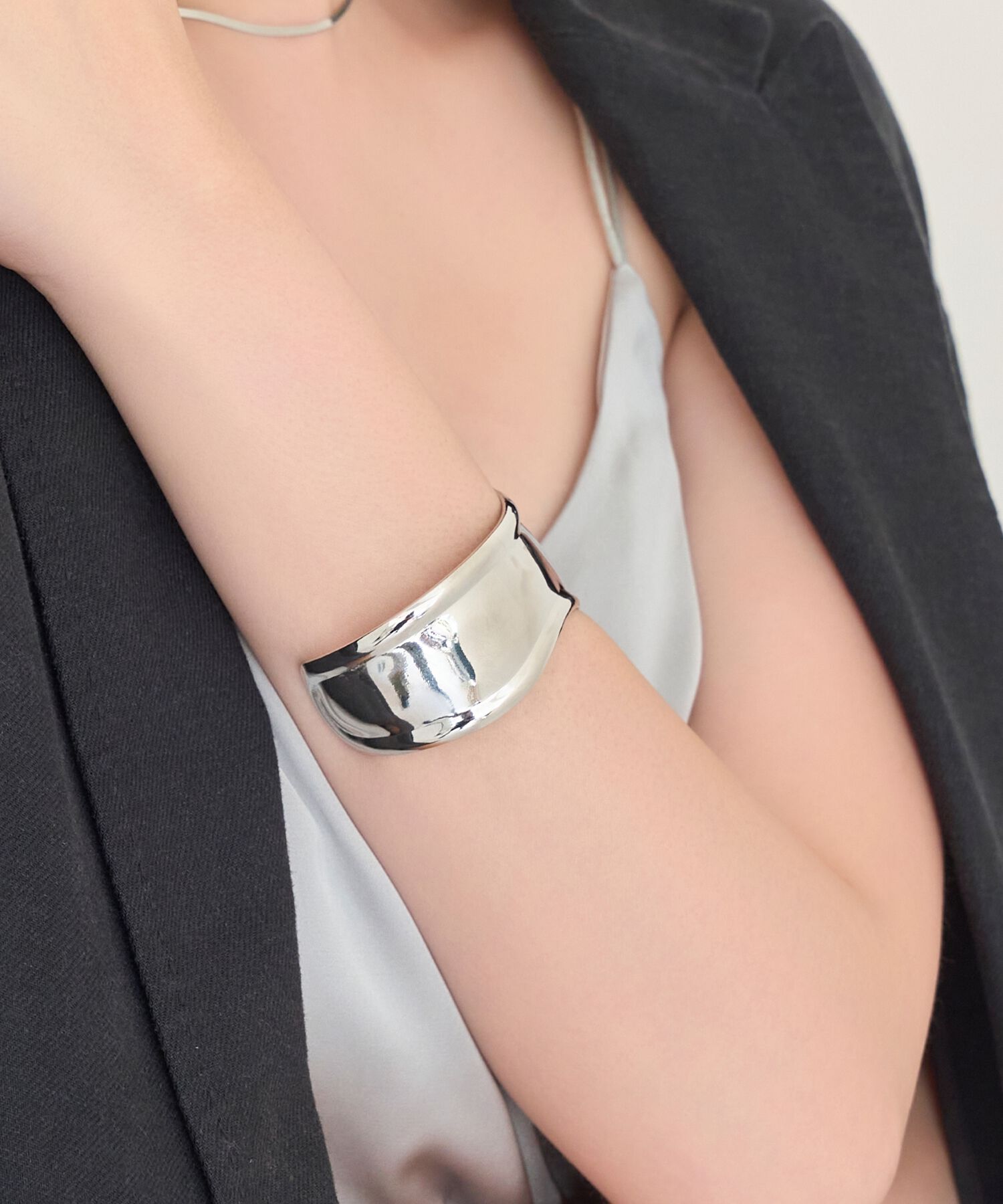 Phoebe「アークカフワイドバングル　シルバー」|ブレスレット・バングル|