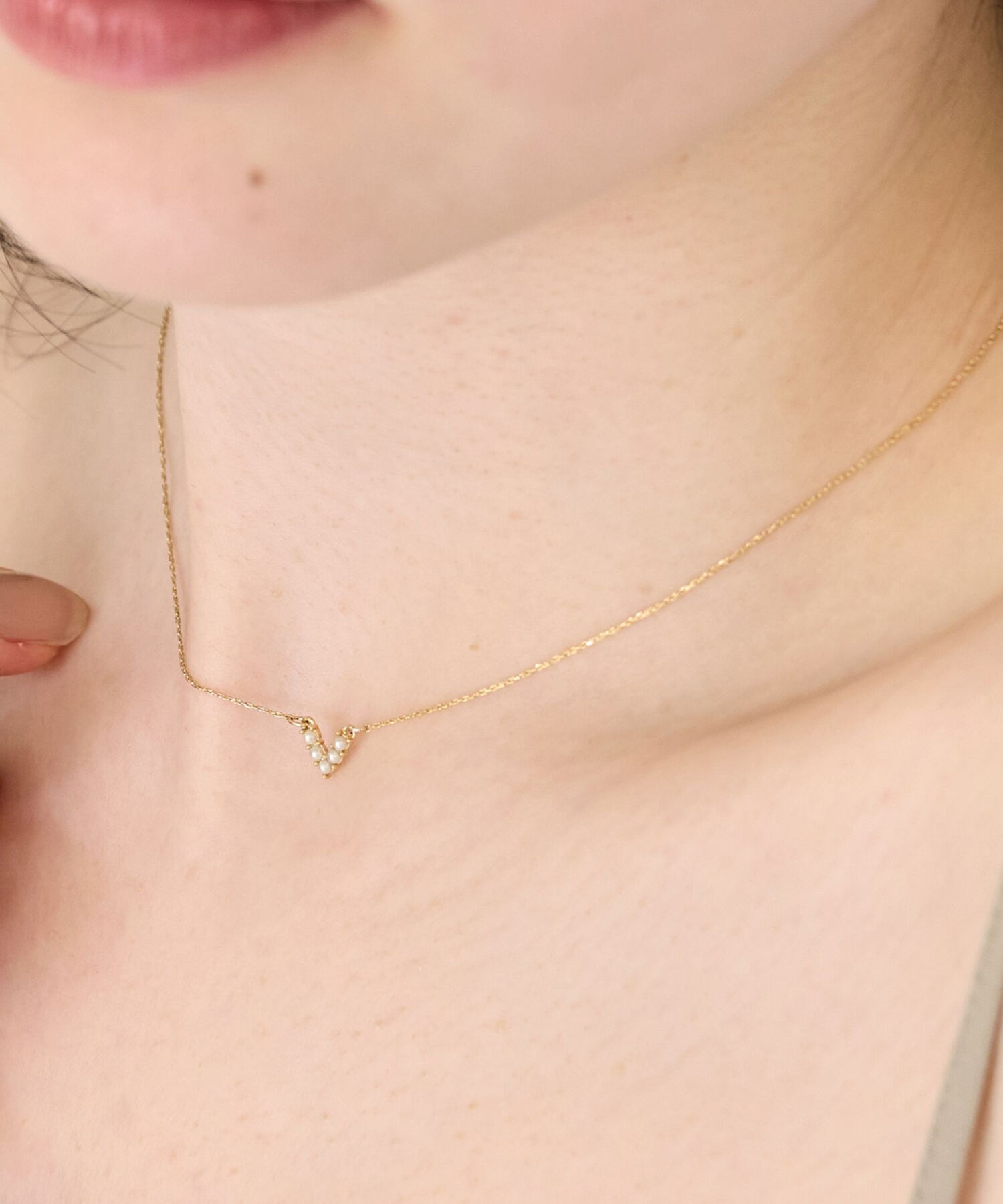 Phoebe「【金属アレルギー対応】Vラインミニパールネックレス　V字デザイン/小粒パール」|ネックレス|