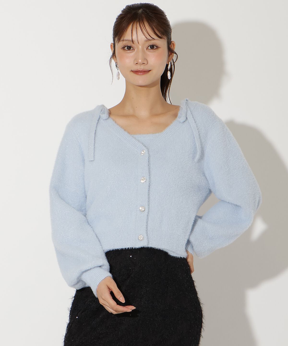 アンドクチュール「ラメフェザーショルダーリボンアンサンブル」|カーディガン|サックス