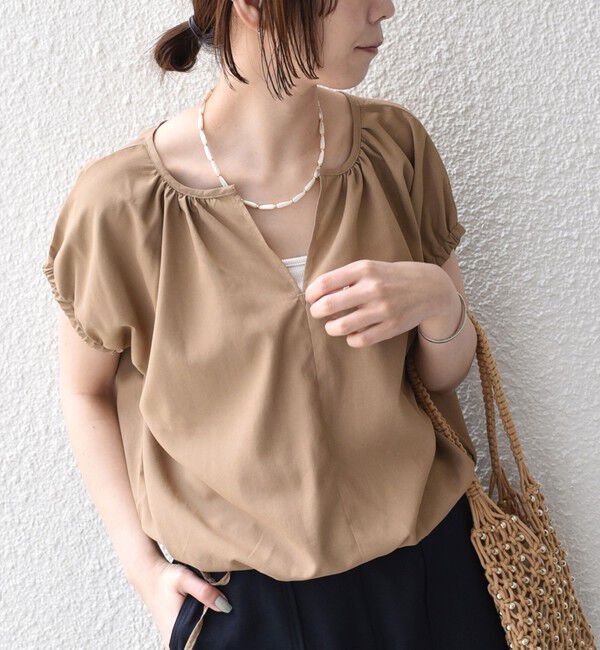 SHIPS Colors 「《予約》SHIPS Colors:〈汗染み軽減・吸水速乾〉ASSET(TM) ギャザー ブラウス◆」|シャツ・ブラウス|ベージュ