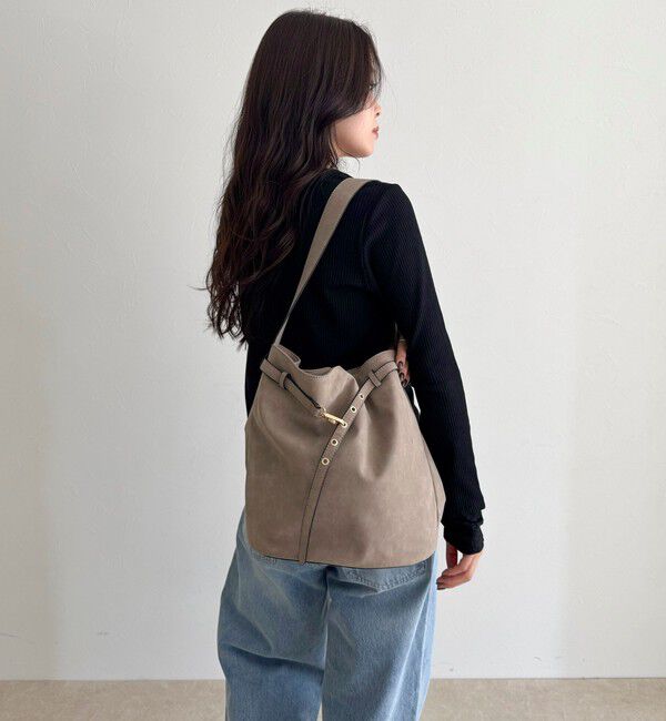 fredy emue「【WEB限定カラー】スエードベルトホーボーバッグ」|ショルダー・メッセンジャー|グレイッシュベージュ