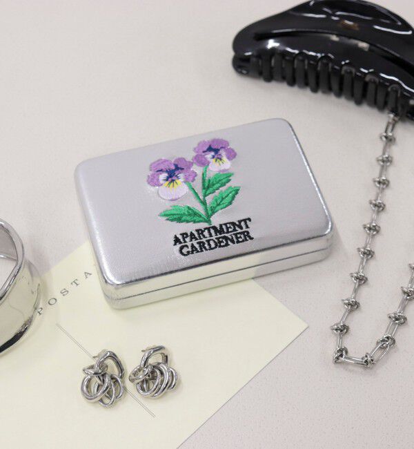 fredy emue「【JOli JOli/ジョリジョリ】刺しゅうスクエアケース」|ポーチ|シルバー