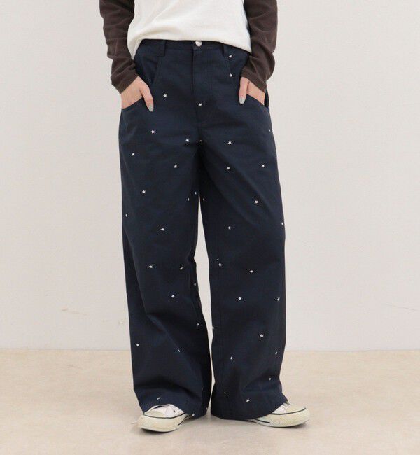 fredy emue「刺しゅう入りコットンツイルルーズパンツ」|チノ|ネイビー