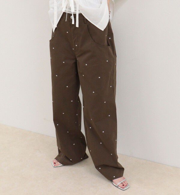 fredy emue「刺しゅう入りコットンツイルルーズパンツ」|チノ|ブラウン