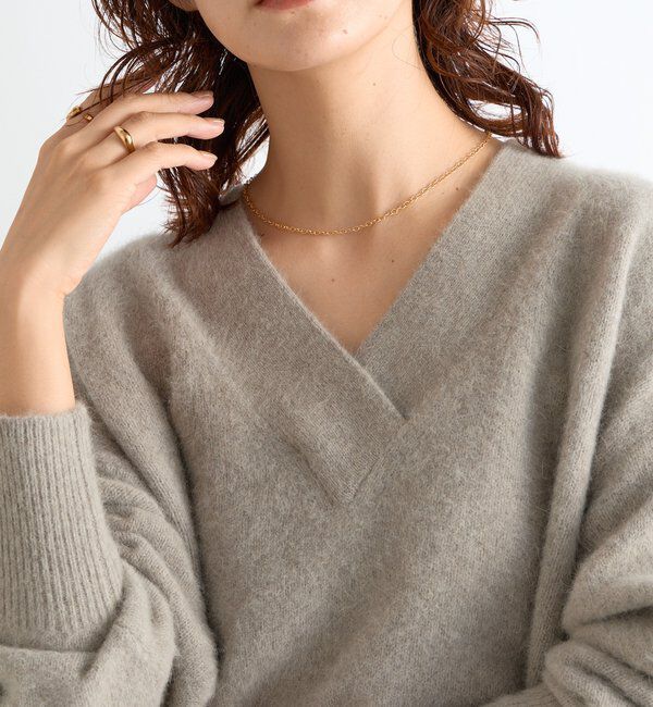 「【華やかな印象に】ヘアリーヤーン深Vネックニット」|ニット・セーター|