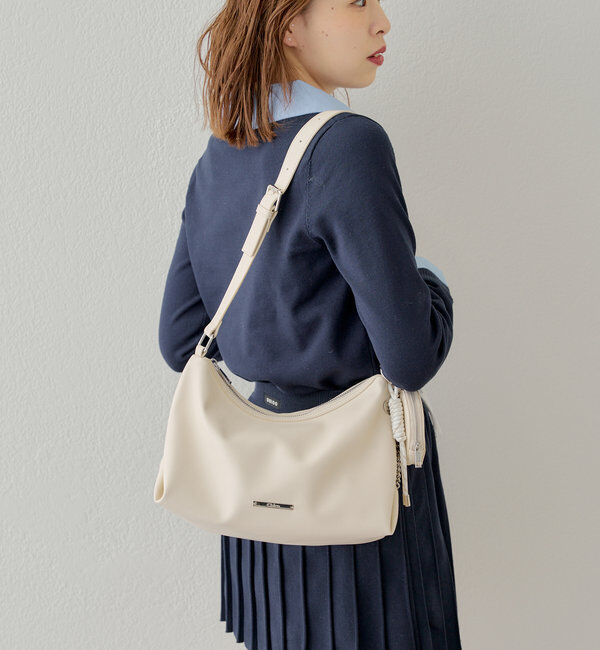  「【500mlペットボトル収納可】チャーム付きミディアムバッグ」|ショルダー・メッセンジャー|