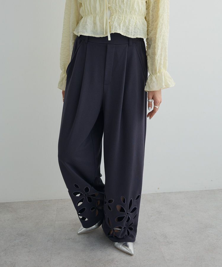 AnriettMusee「フラワーくり抜き刺繍スウェットワイドパンツ」|その他|