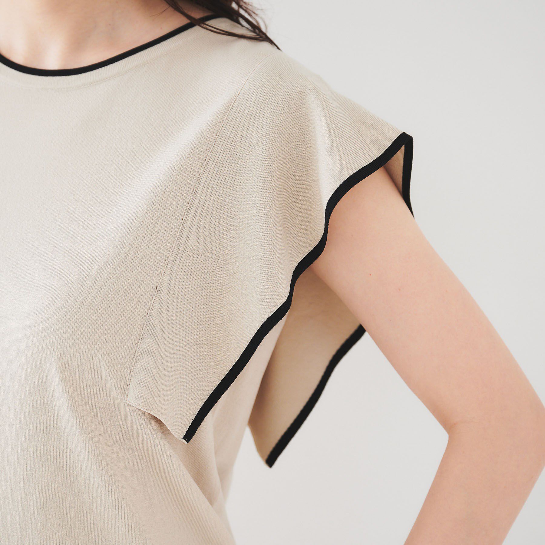 UNTITLED「【きれいめ/二の腕カバー】フリルノースリーブニット」|ニット・セーター|