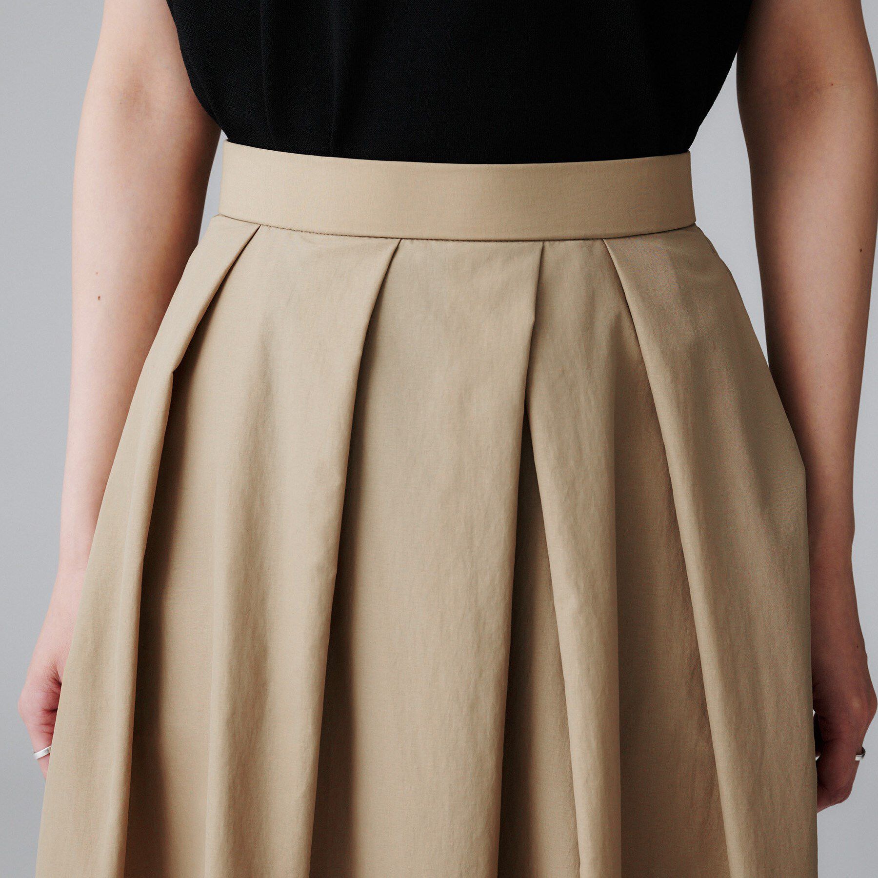 UNTITLED「【はっ水/ナイロン/後ろウエストゴム】タスランフレアスカート」|スカート|