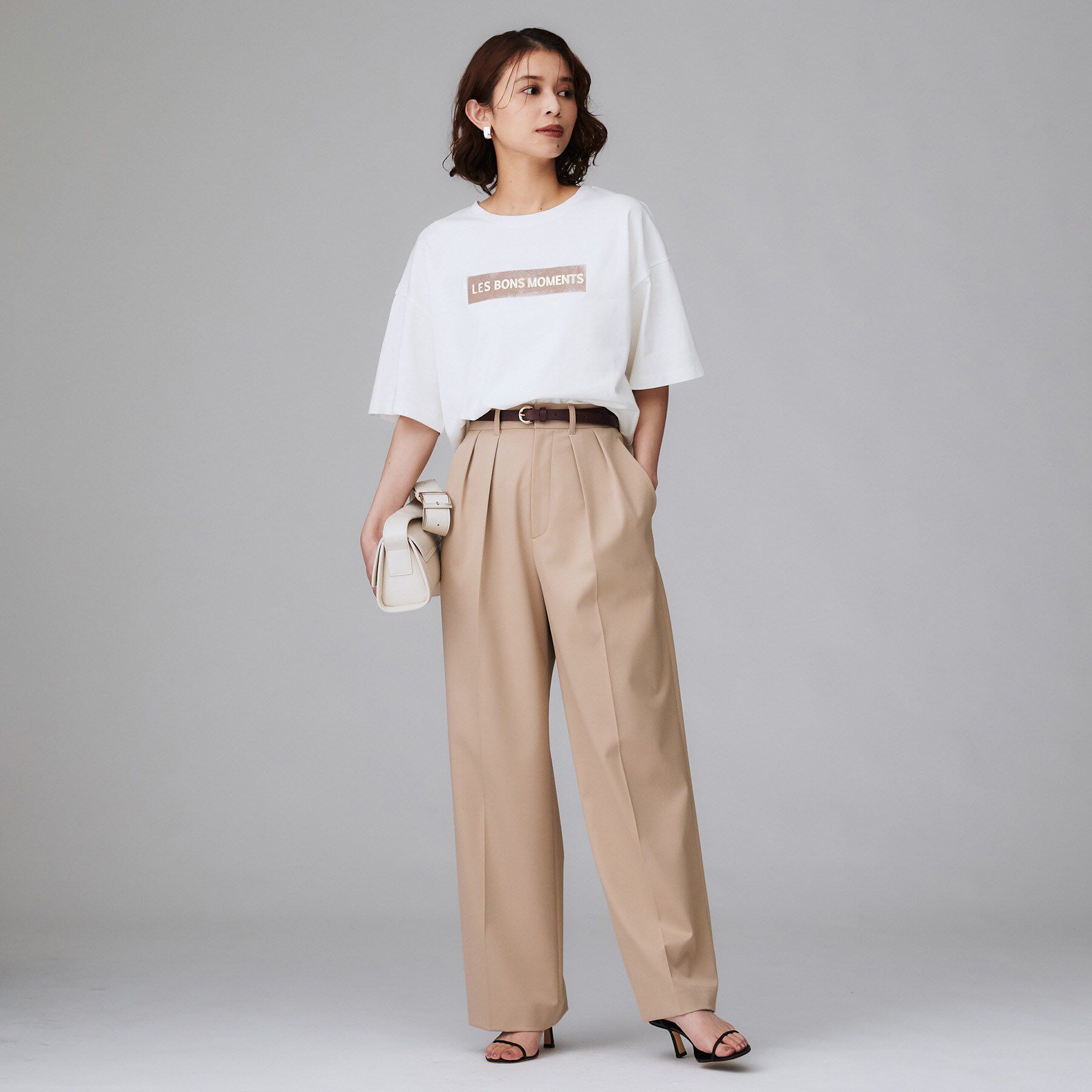 UNTITLED「【コットン100/ゆったり/ショート丈/洗える】ベロアロゴTシャツ」|Tシャツ・カットソー|