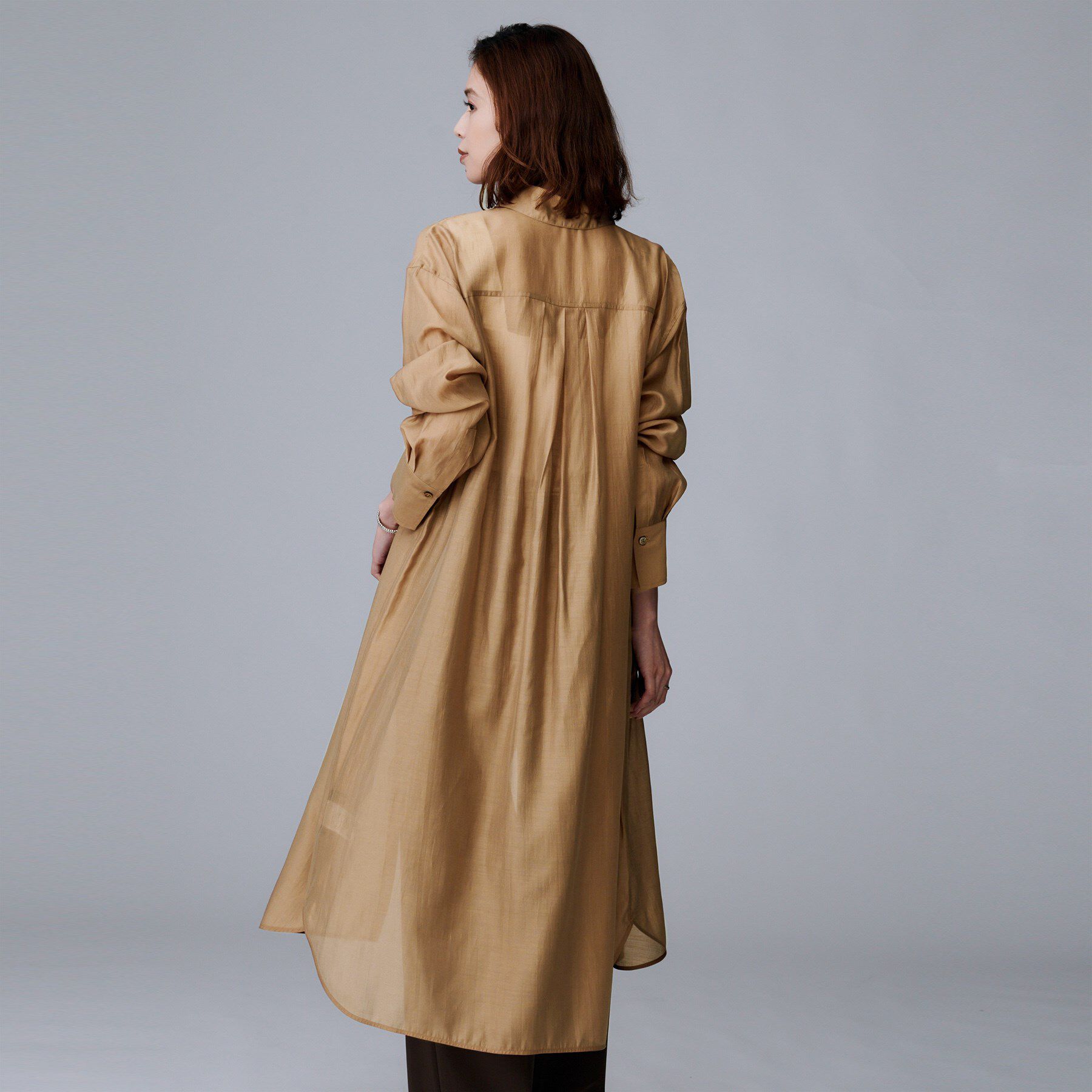 UNTITLED「【ニットと重ね着に/前開きボタン】シアーロングシャツ」|ワンピース|