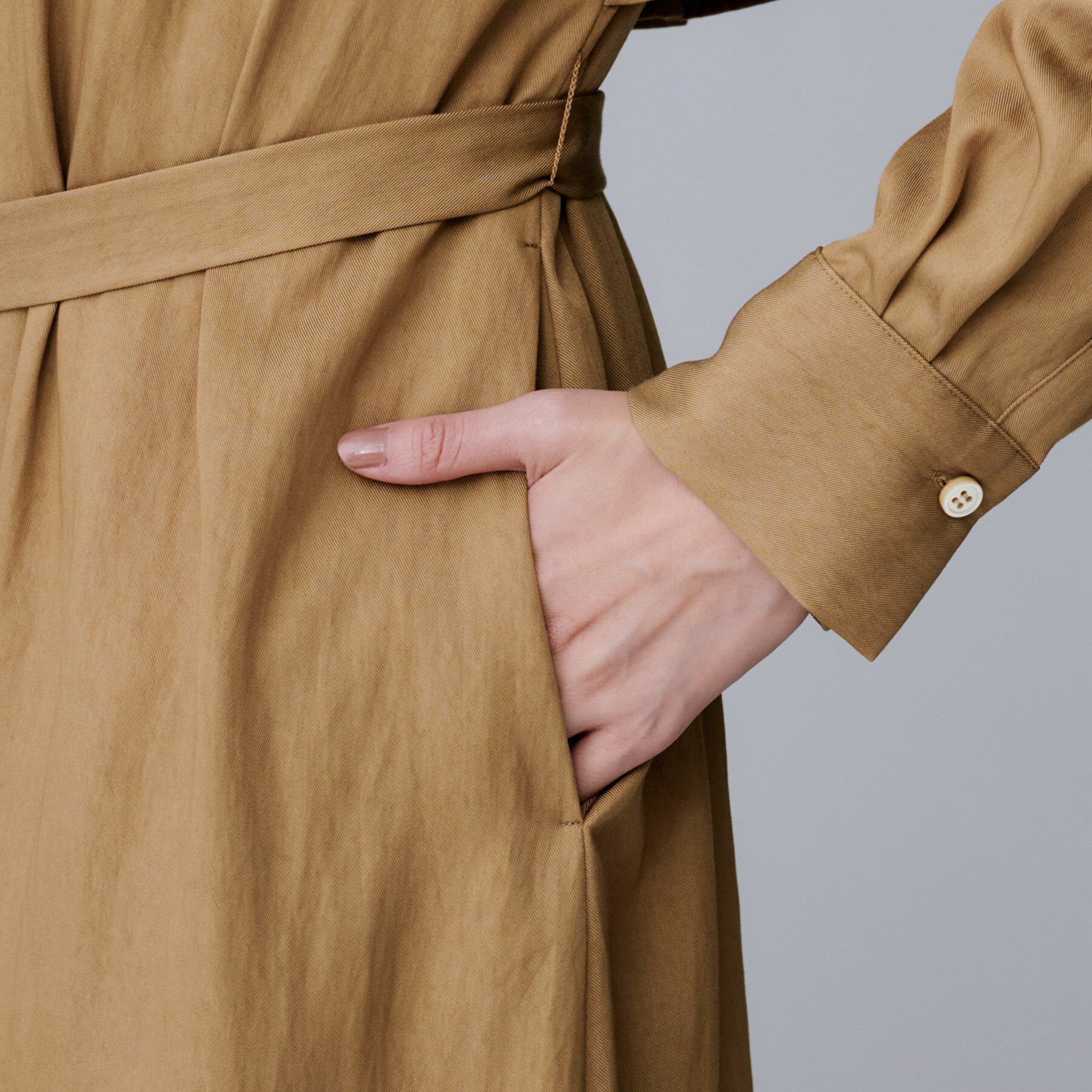 UNTITLED「【前開きボタン/ベルト付/羽織シャツ/】2WAYトレンチ風ワンピース」|ワンピース|