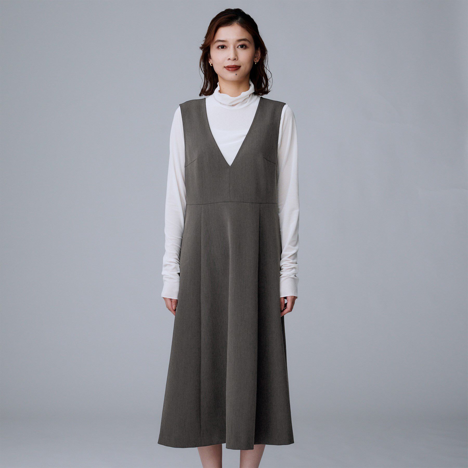 UNTITLED「【Aライン/ワンピース】Vネックジャンパースカート」|ワンピース|