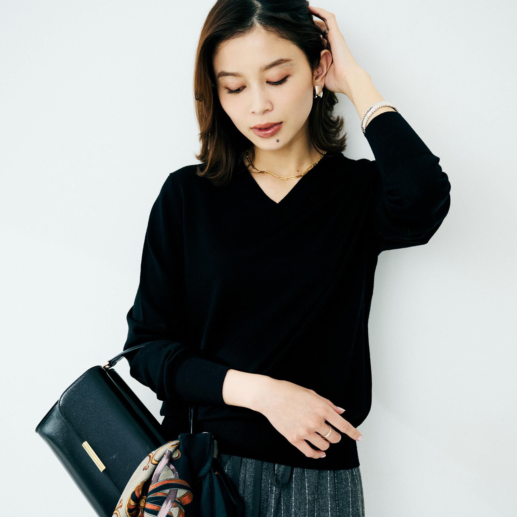 UNTITLED「【洗える/ウール100%】Vネックウールニット」|ニット・セーター|ブラック(019)