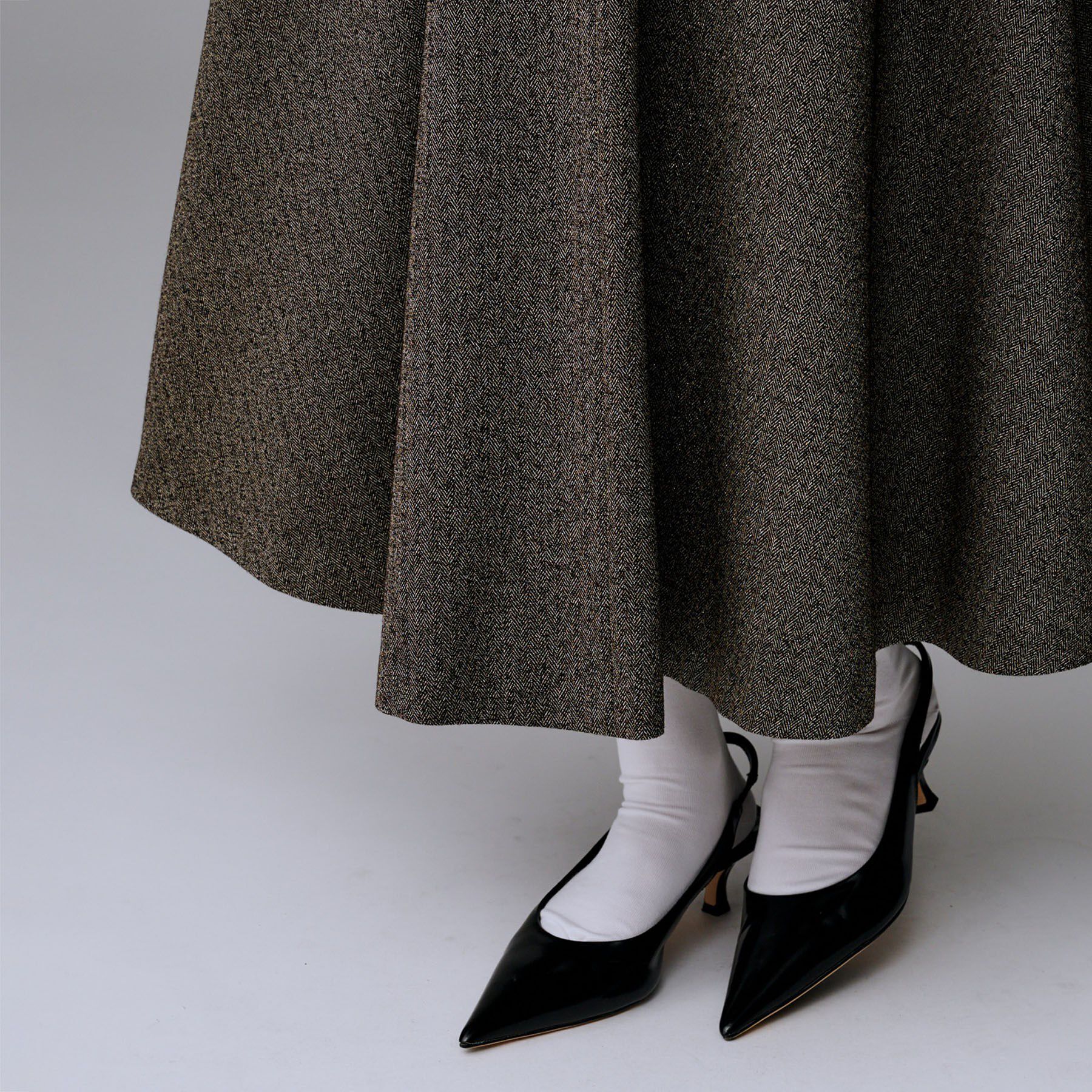 UNTITLED「【ミディ丈/ウール混】クラシカルヘリンボーン　ラメスカート」|スカート|