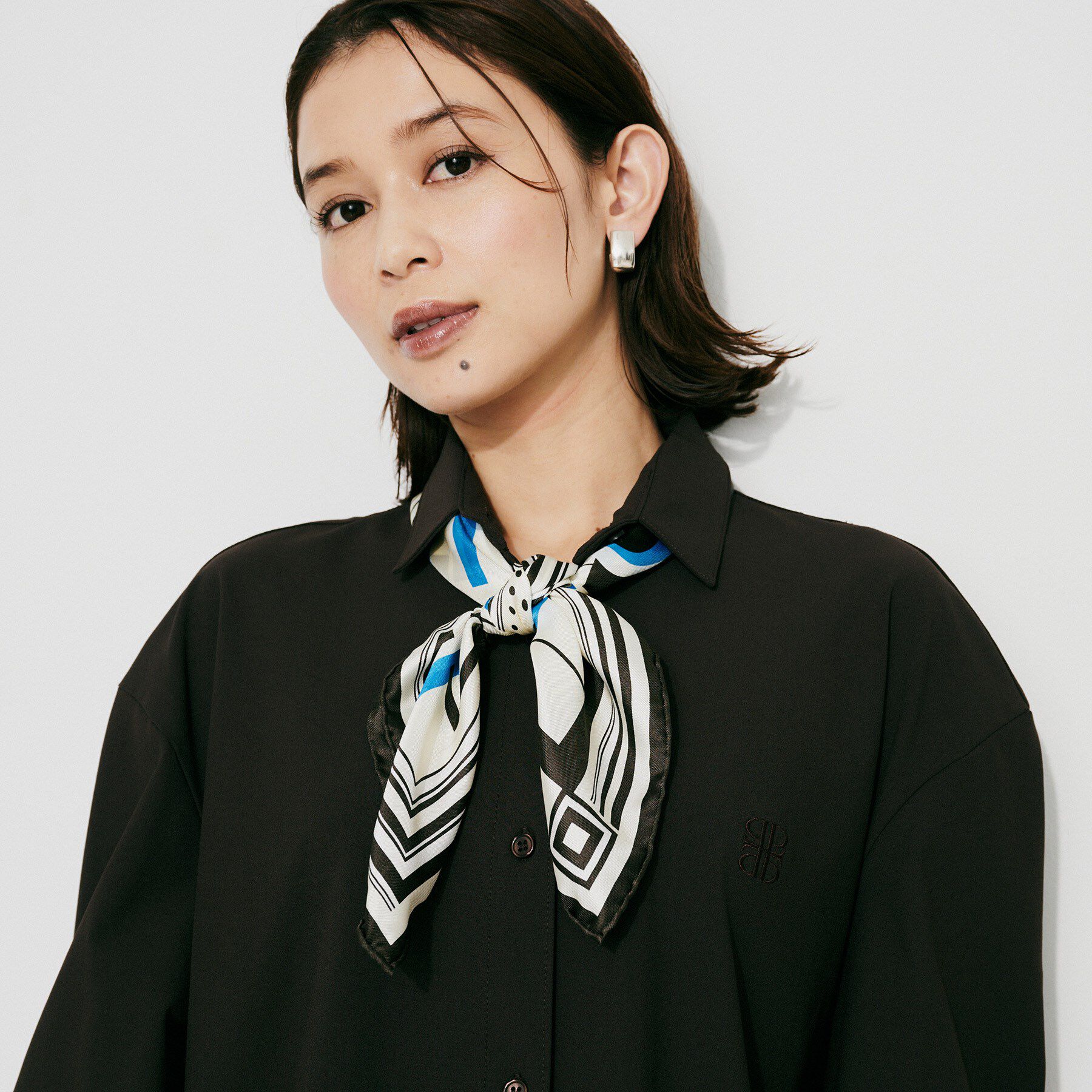 UNTITLED「【manipuri】65&times;65正方形 ポスター柄シルクスカーフ」|ストール|