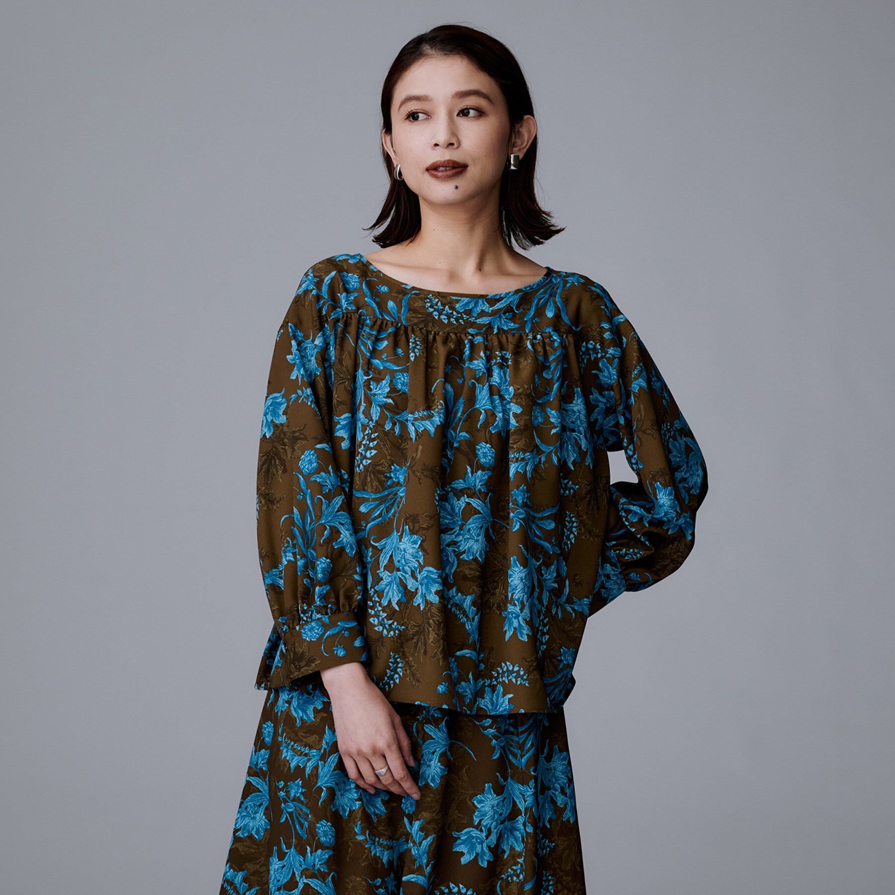 UNTITLED「【洗える/セットアップ可能】オーナメントフラワー ブラウス」|シャツ・ブラウス|