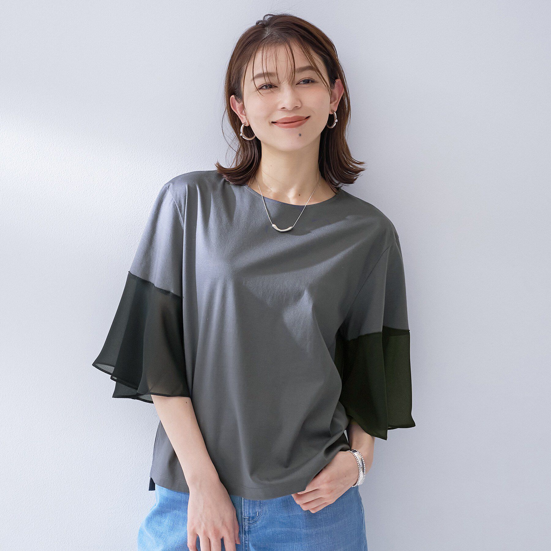 UNTITLED「【洗える／袖シアー／Tシャツ風】袖シアープルオーバー」|Tシャツ・カットソー|チャコールグレー(0