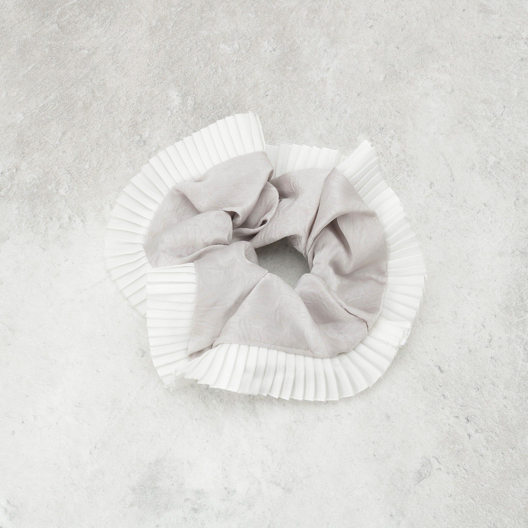 COUP DE CHANCE「【華やか/ヘアアクセ】ボリュームサテンシュシュ」|その他|グレージュ(050)