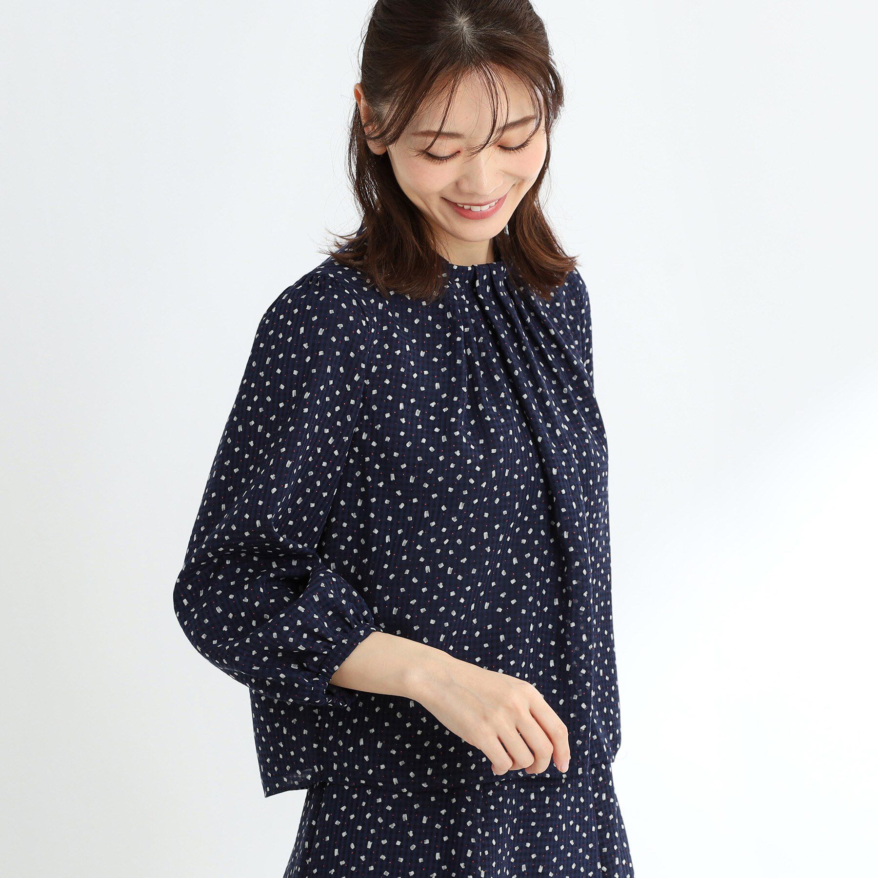 Reflect「【マシンウォッシュ可／セットアップ可能】コツキ柄プリントブラウス」|シャツ・ブラウス|