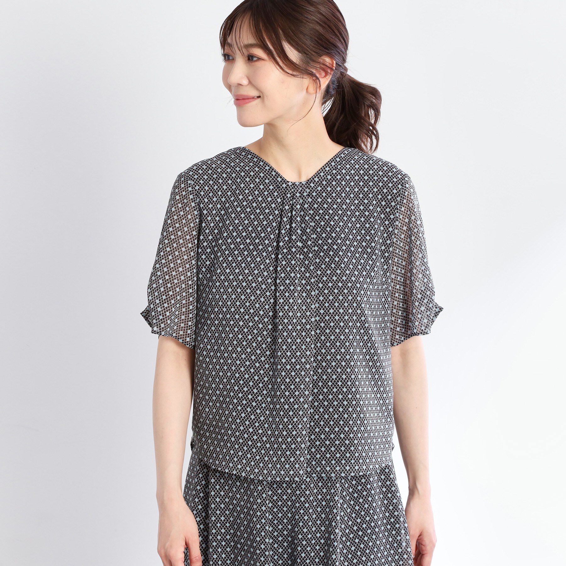 Reflect「【マシンウォッシュ可／セットアップ可】コツキ柄プリントブラウス」|シャツ・ブラウス|