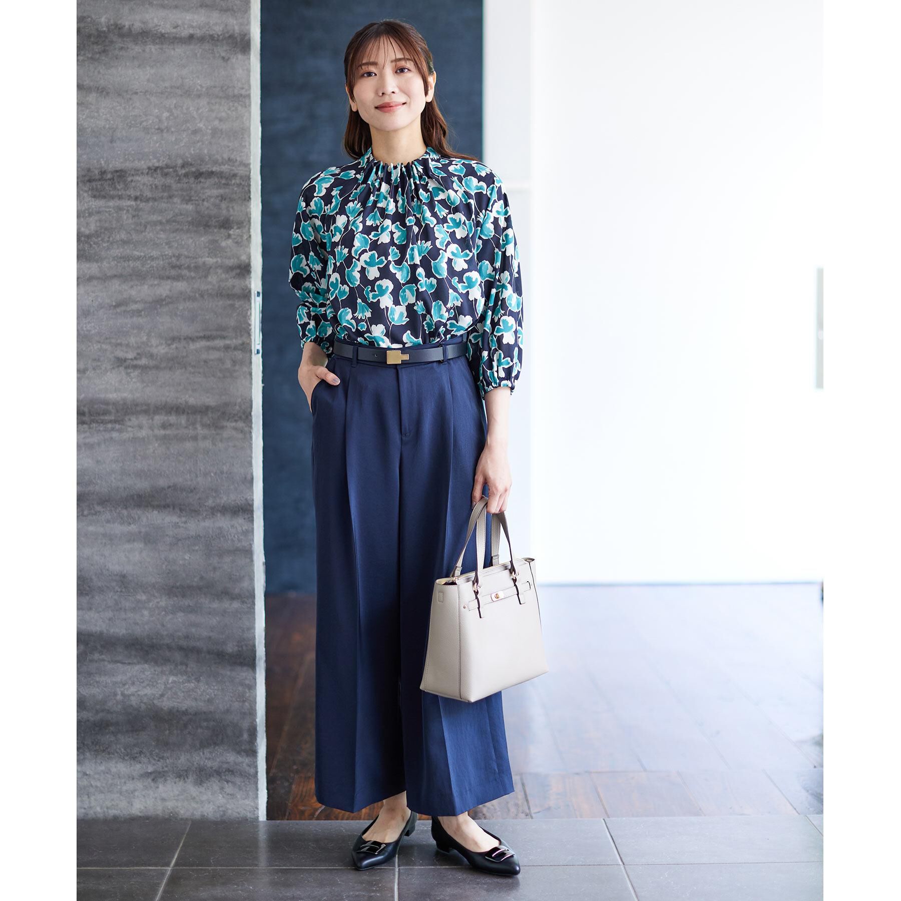 Reflect「【ジャケットのインナーにおすすめ◎】花柄タックデザインブブラウス」|シャツ・ブラウス|