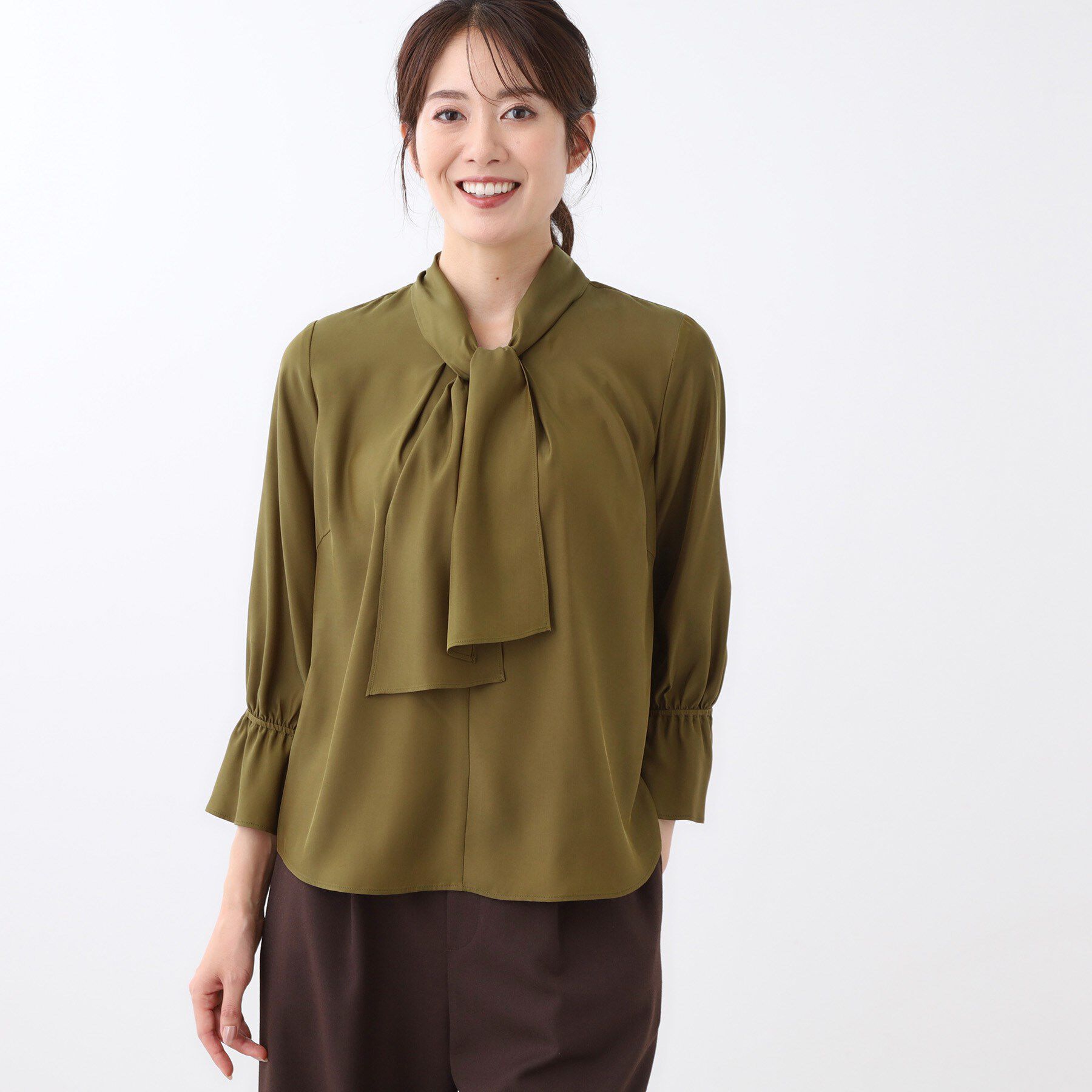 Reflect「【キレイめスタイル／通勤におすすめ◎】ボウタイシャンブレーカラーブラウス」|シャツ・ブラウス|