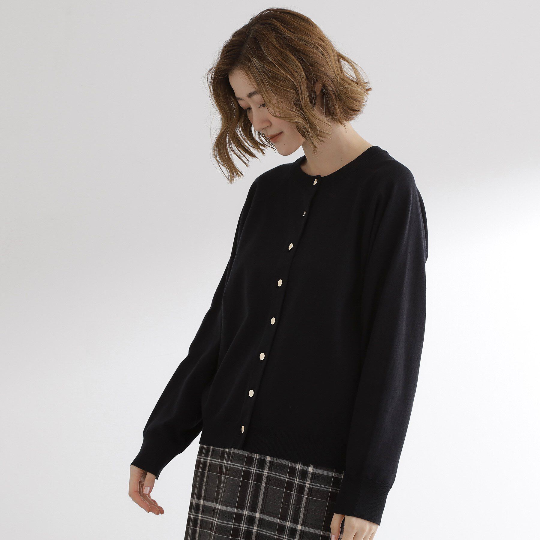 grove「【洗える】シンプルに映える、ラグランスリーブカーディガン」|カーディガン|ブラック(019)