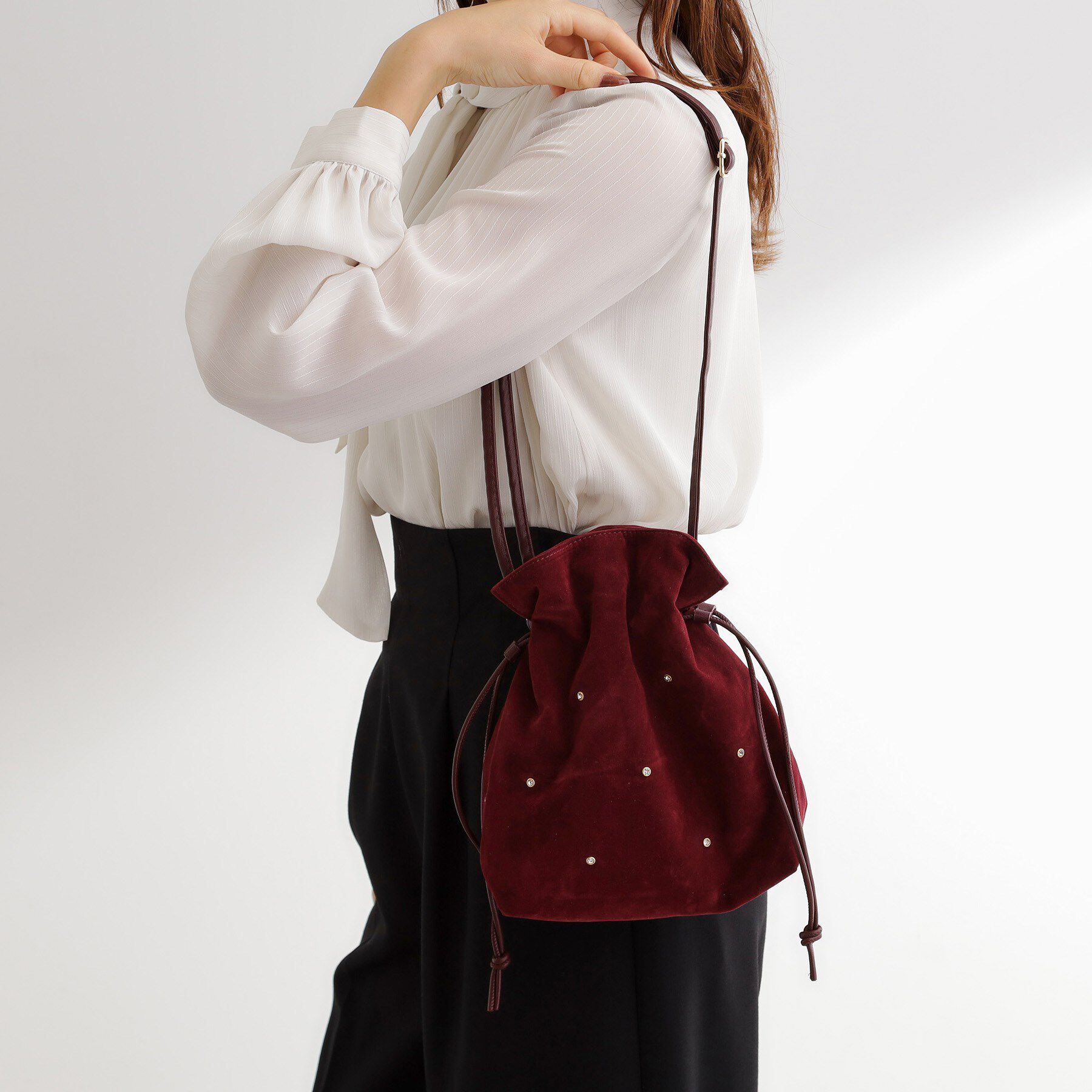 grove「スタッズスエード調巾着ショルダー」|ショルダー・メッセンジャー|ボルドー(064)