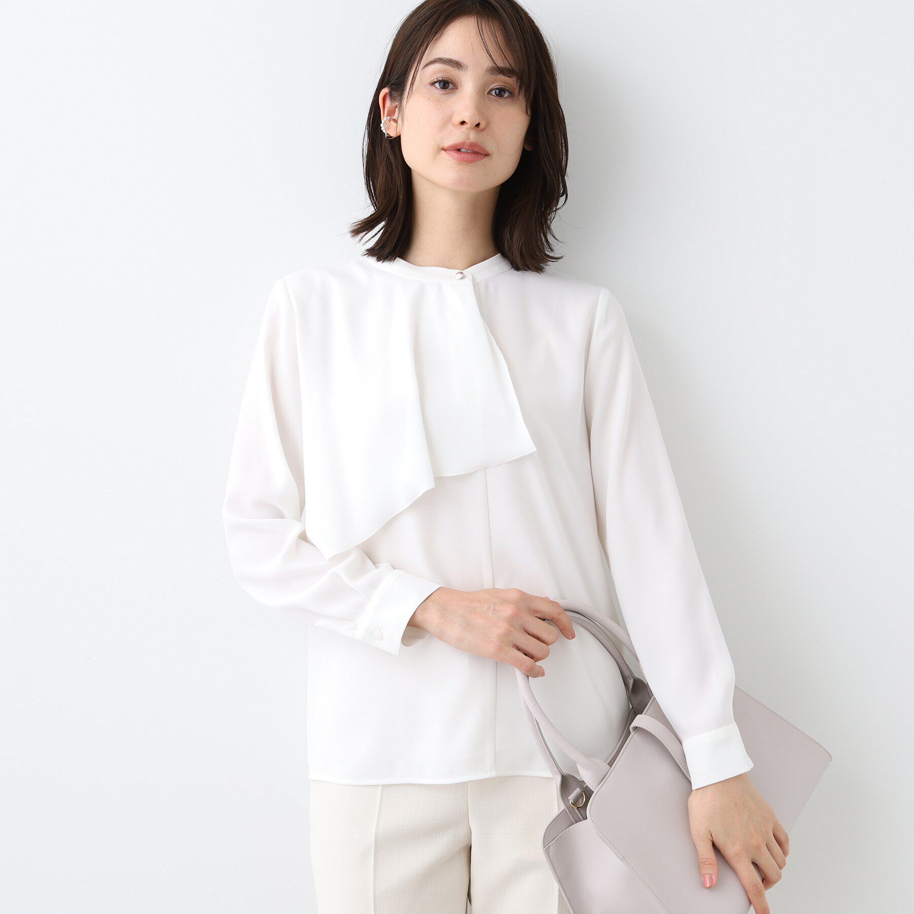 INDIVI「【洗える／UVケア】ヨークフリルブラウス」|シャツ・ブラウス|ホワイト(001)
