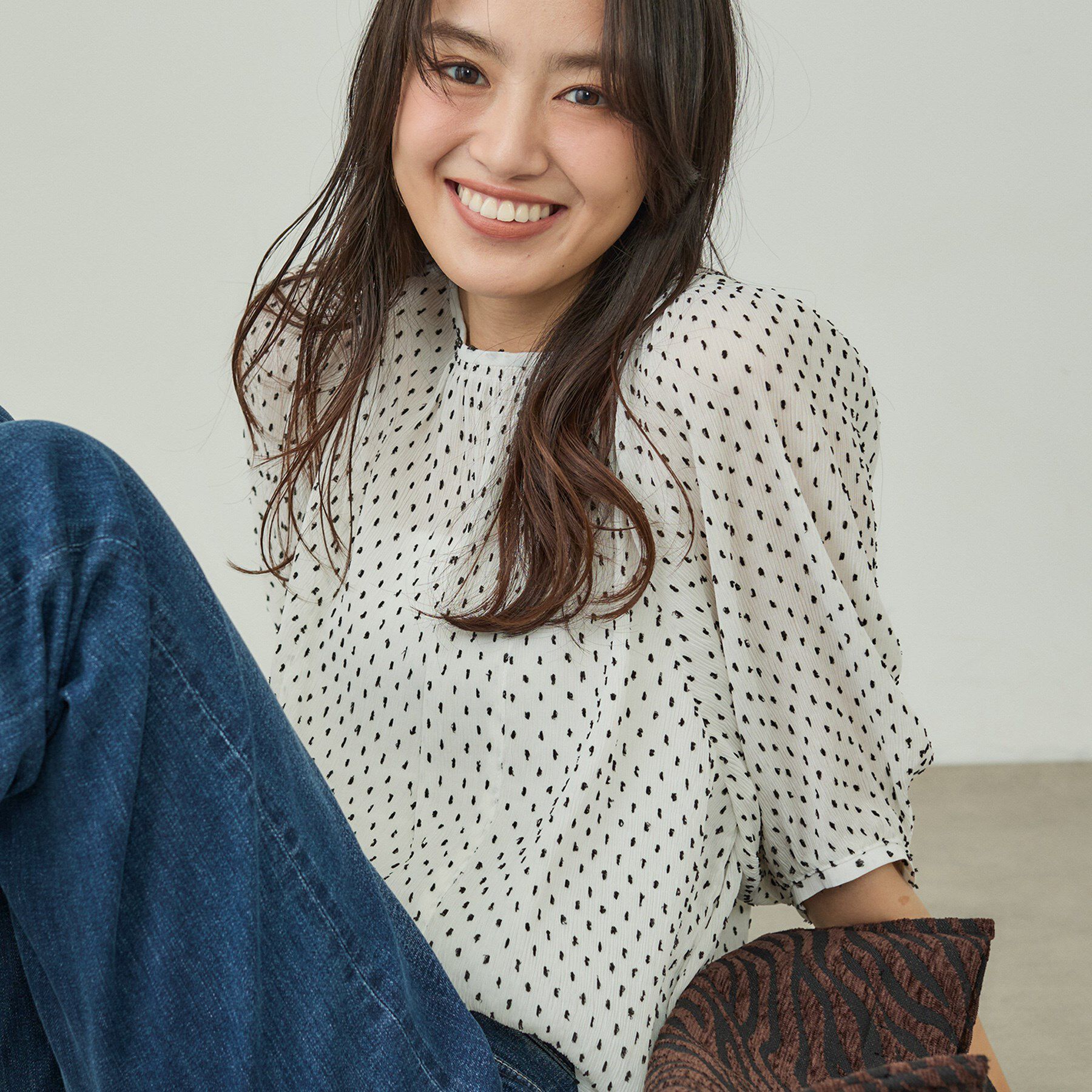 INDIVI「【洗える／ドット柄／凹凸素材】袖コンシャスドルマンブラウス」|シャツ・ブラウス|