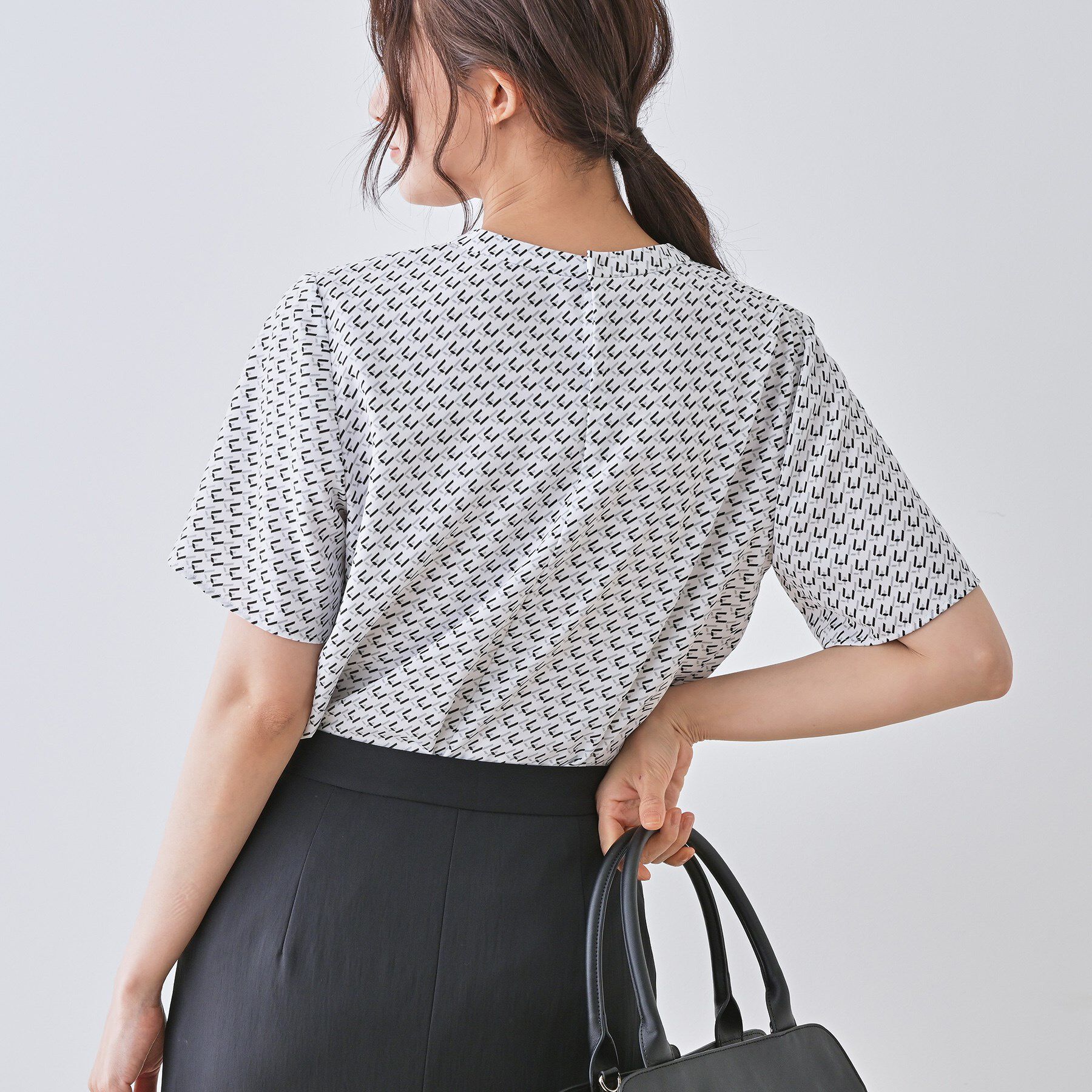 INDIVI「【洗える／UVケア】幾何学柄＆無地ボウタイブラウス」|シャツ・ブラウス|