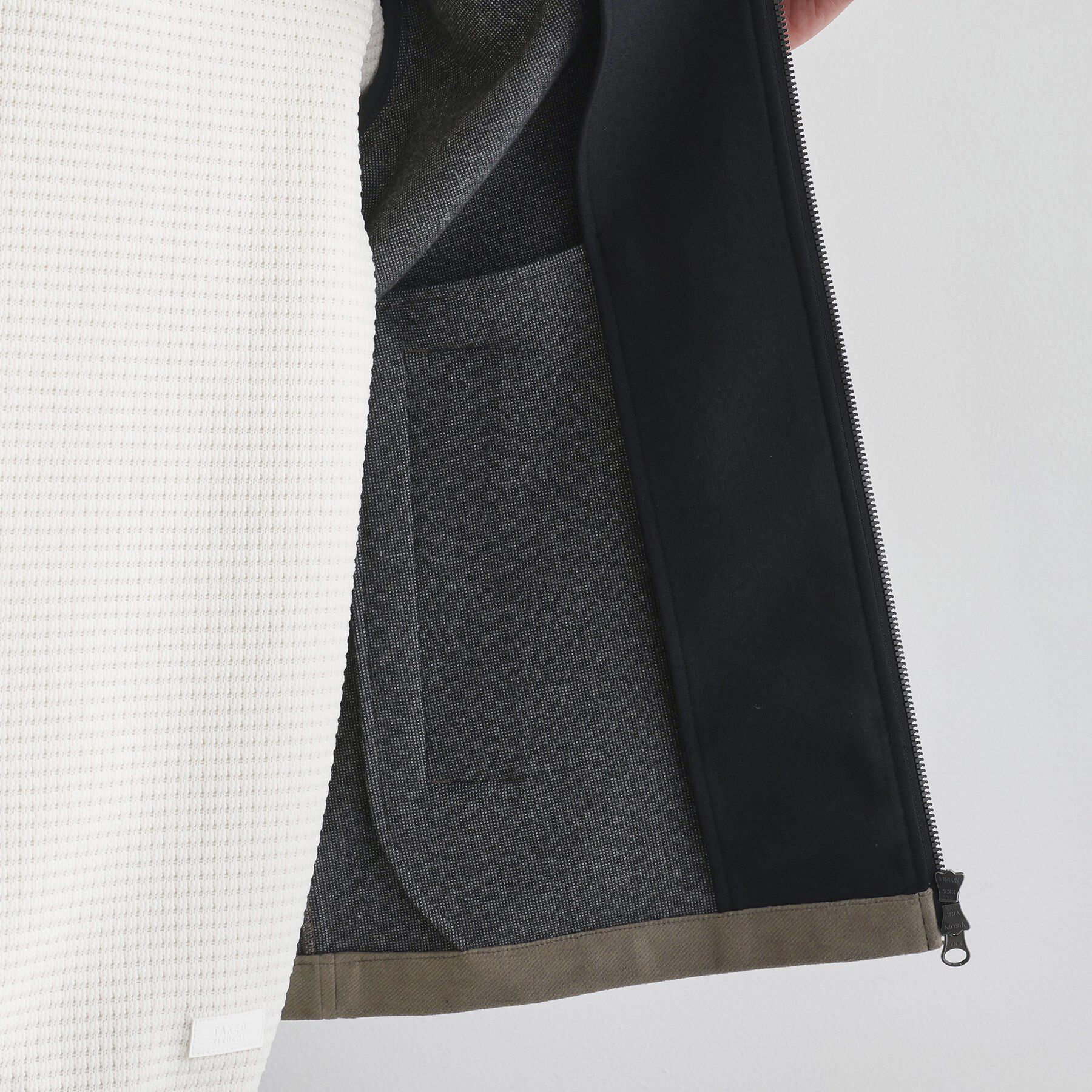 TAKEO KIKUCHI「【JUST ONE LAYER】ダウンファブリック ジップアップ フード ブルゾン」|ブルゾン・スタジャン|