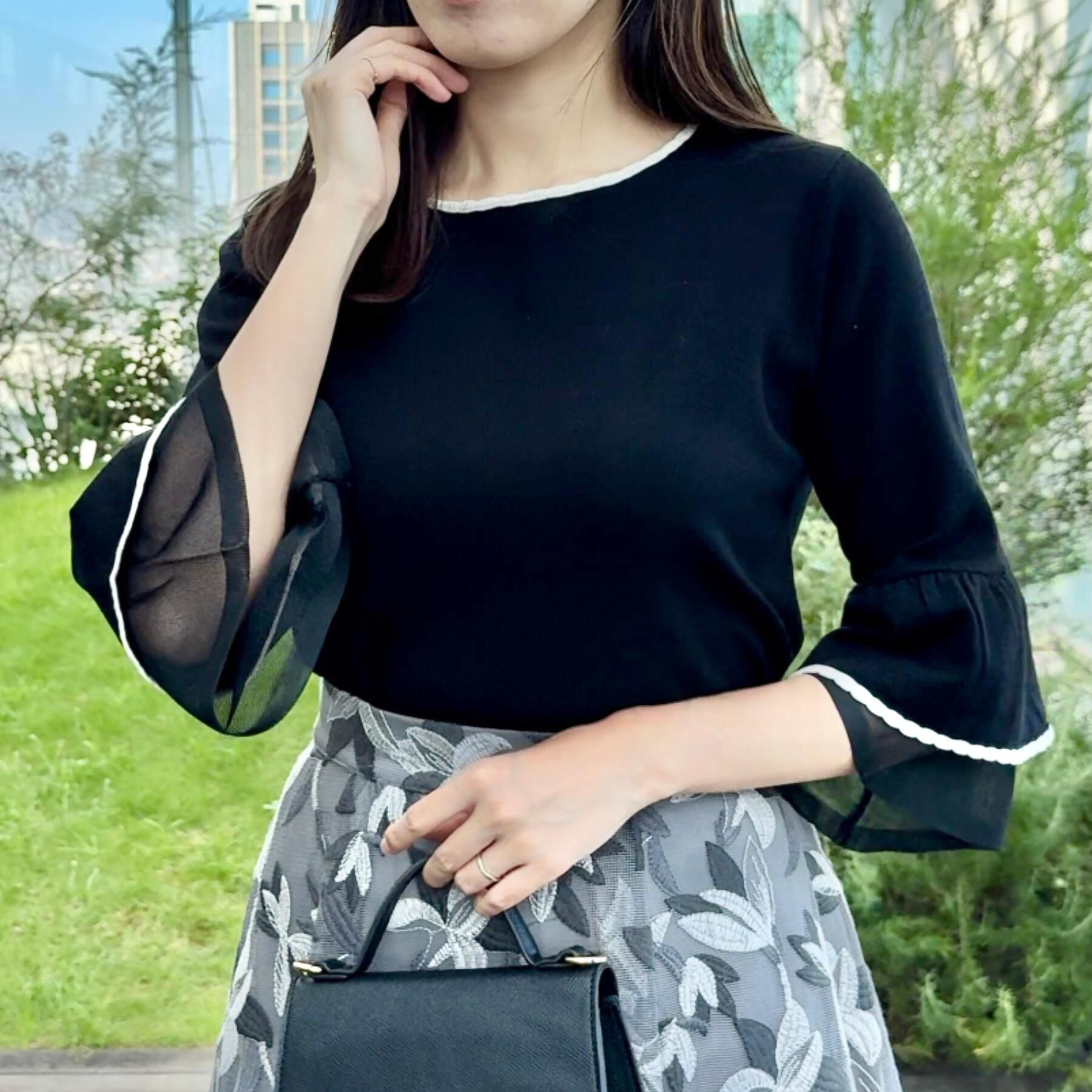 Couture broach「【フェミニン・着映え・通勤】シアーフレアー袖ニットトップス」|ニット・セーター|