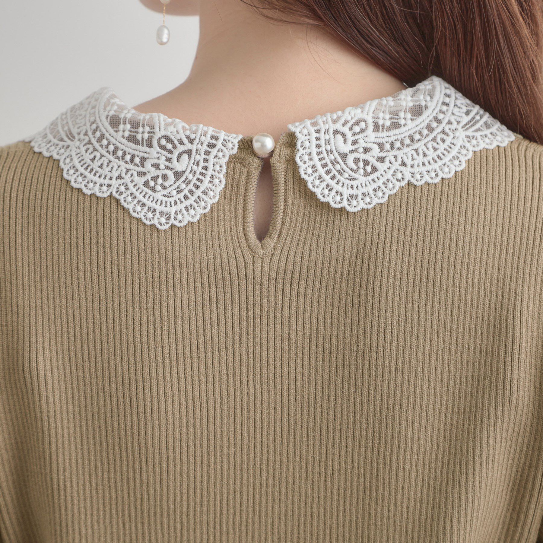 Couture broach「【着映え・フェミニン・通勤】レース衿カフス付きリブニット」|ニット・セーター|