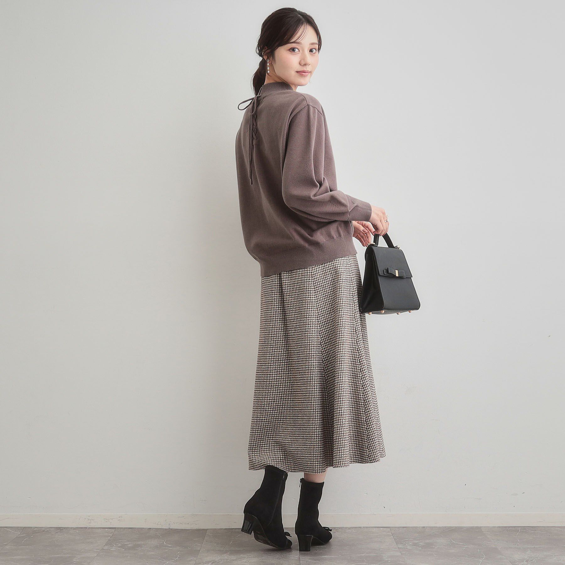 Couture broach「【後ろ姿も着映える・通勤】バックレースアップ微起毛ニット」|ニット・セーター|