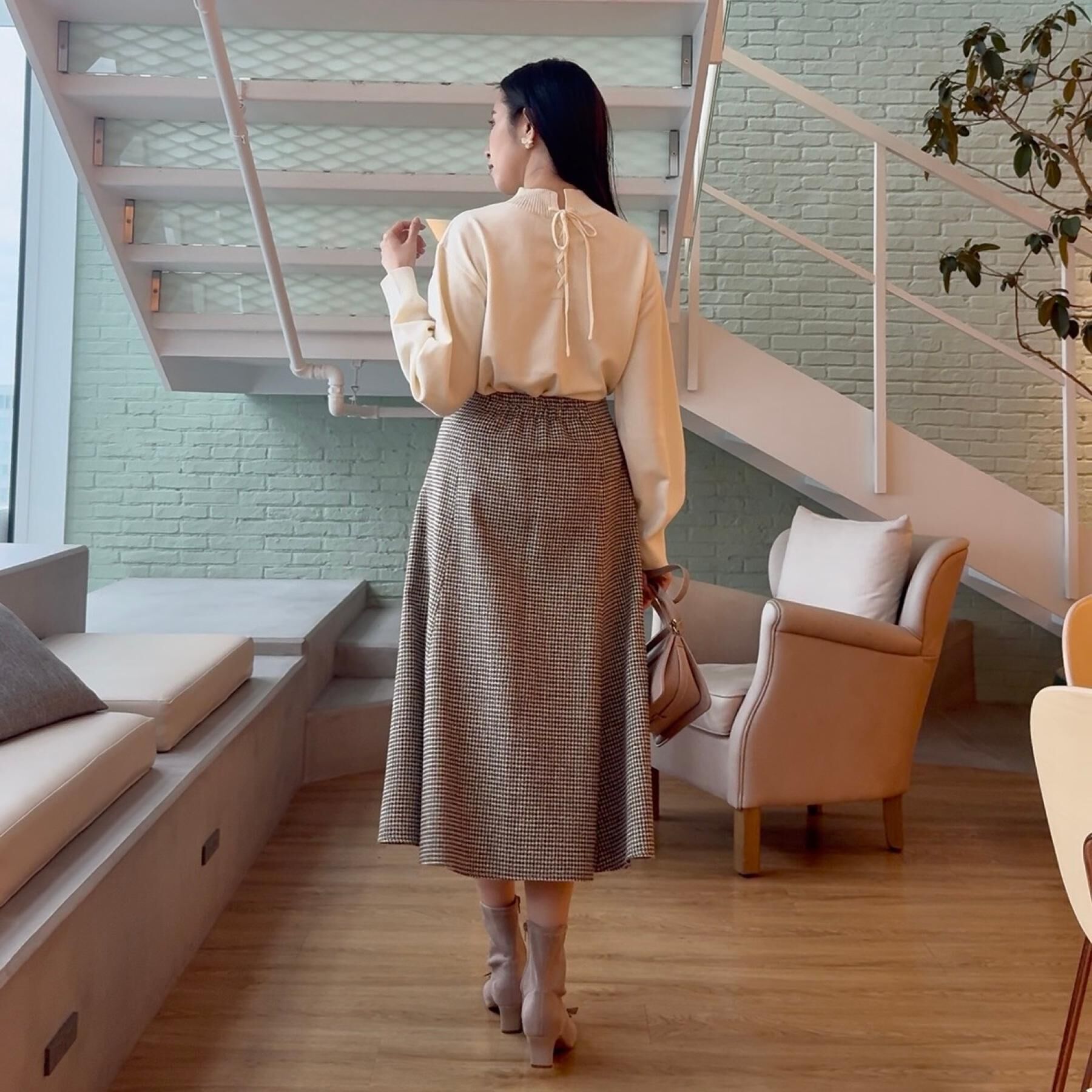 Couture broach「【後ろ姿も着映える・通勤】バックレースアップ微起毛ニット」|ニット・セーター|