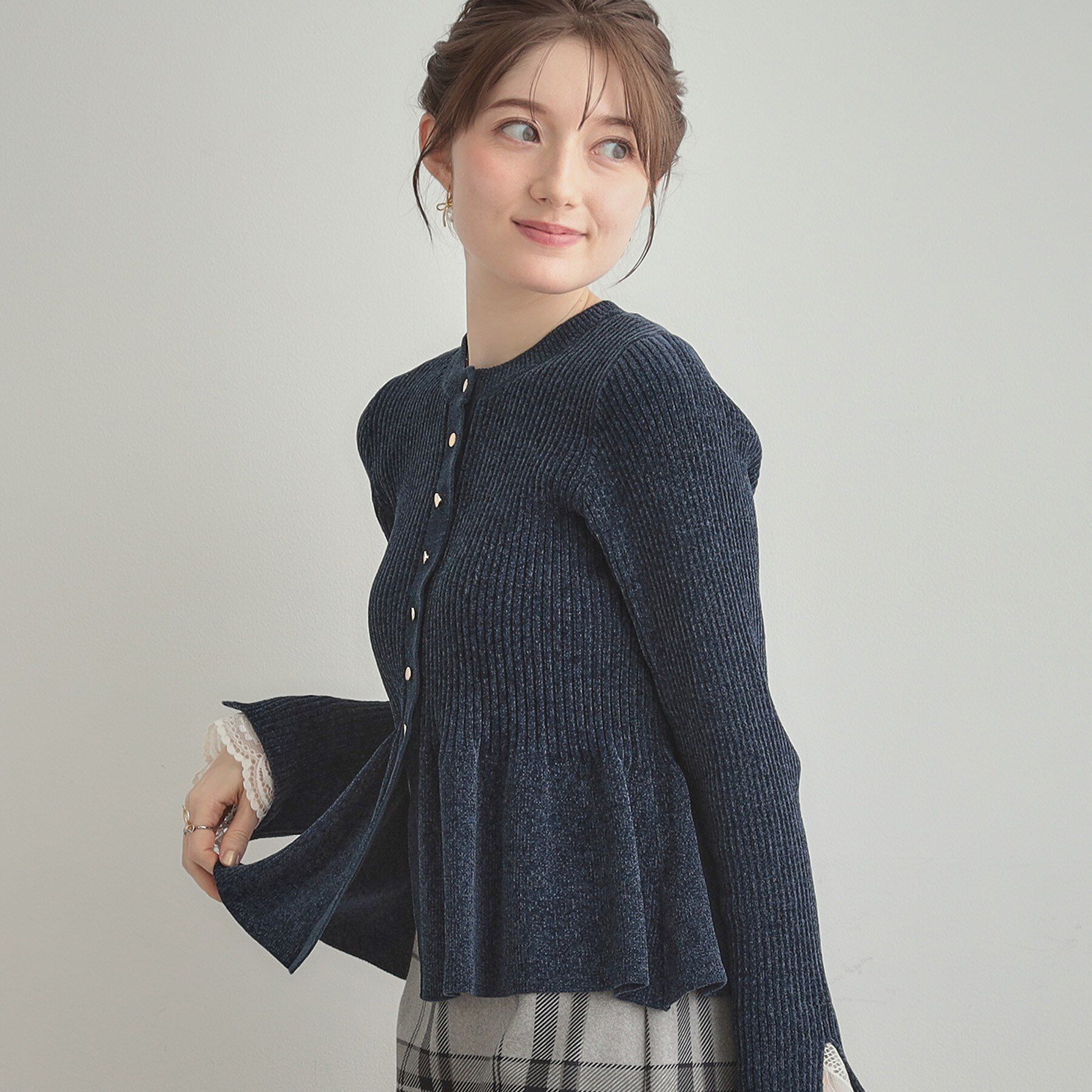 Couture broach「【袖口レース・着映え】短毛モールペプラム カーデ」|カーディガン|